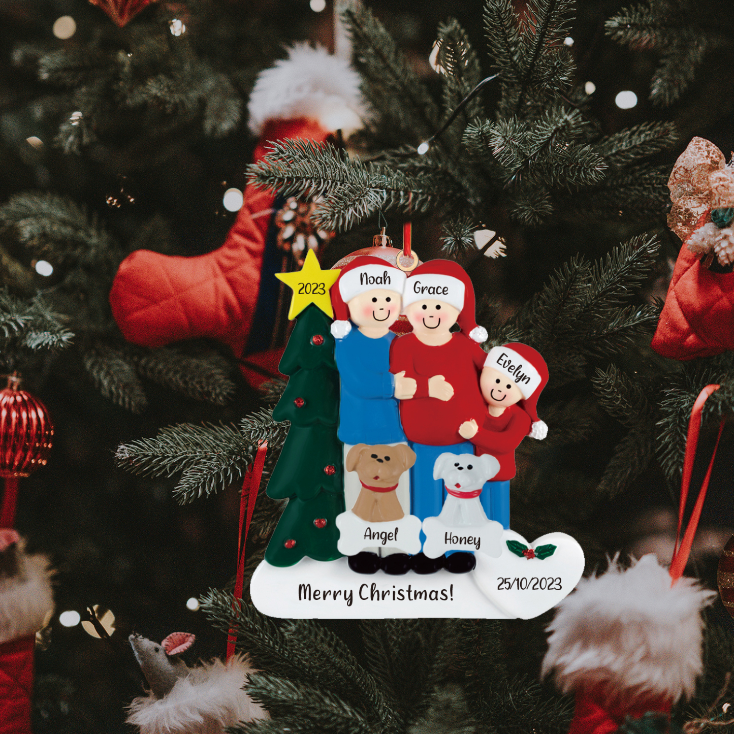 Ornements de Noël avec 3 Poupées et 2 Chiens 5 Prénoms et 2 Dates Personnalisés avec Texte