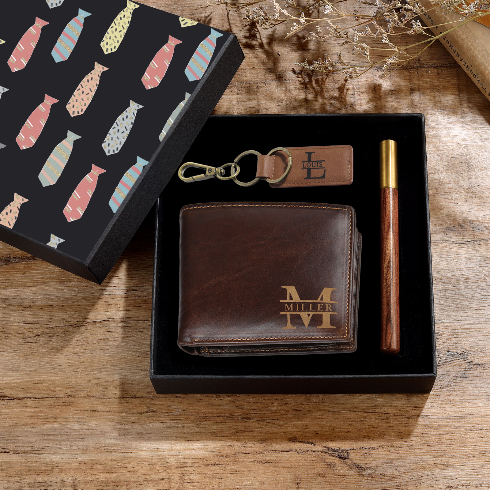 Coffret Cadeau 3PCS - Portefeuille classique Porte-Clés et Stylo 2 Textes Personnalisés avec 2 Prénoms et Lettres Coffret Cadeau pour Homme