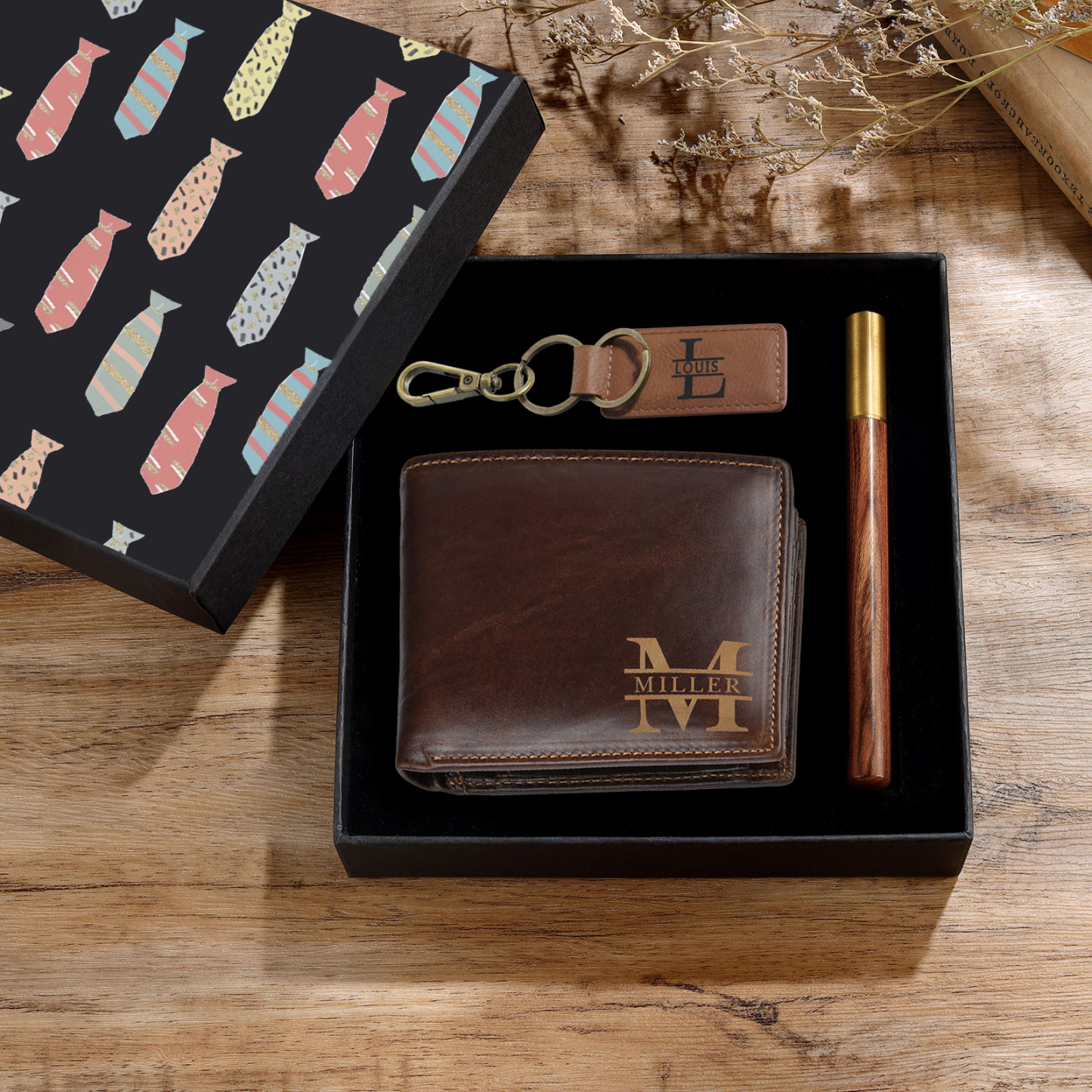 Coffret Cadeau 3PCS - Portefeuille classique Porte-Clés et Stylo 2 Textes Personnalisés avec 2 Prénoms et Lettres Coffret Cadeau pour Homme