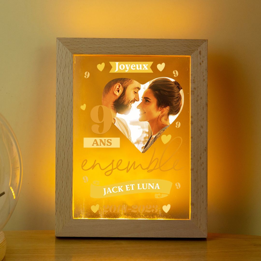 Jessemade FR Cadre Photo LED Couple 2 Prénoms et 1 Photo Personnalisés avec Date et Nombre Cadeau Saint-Valentin