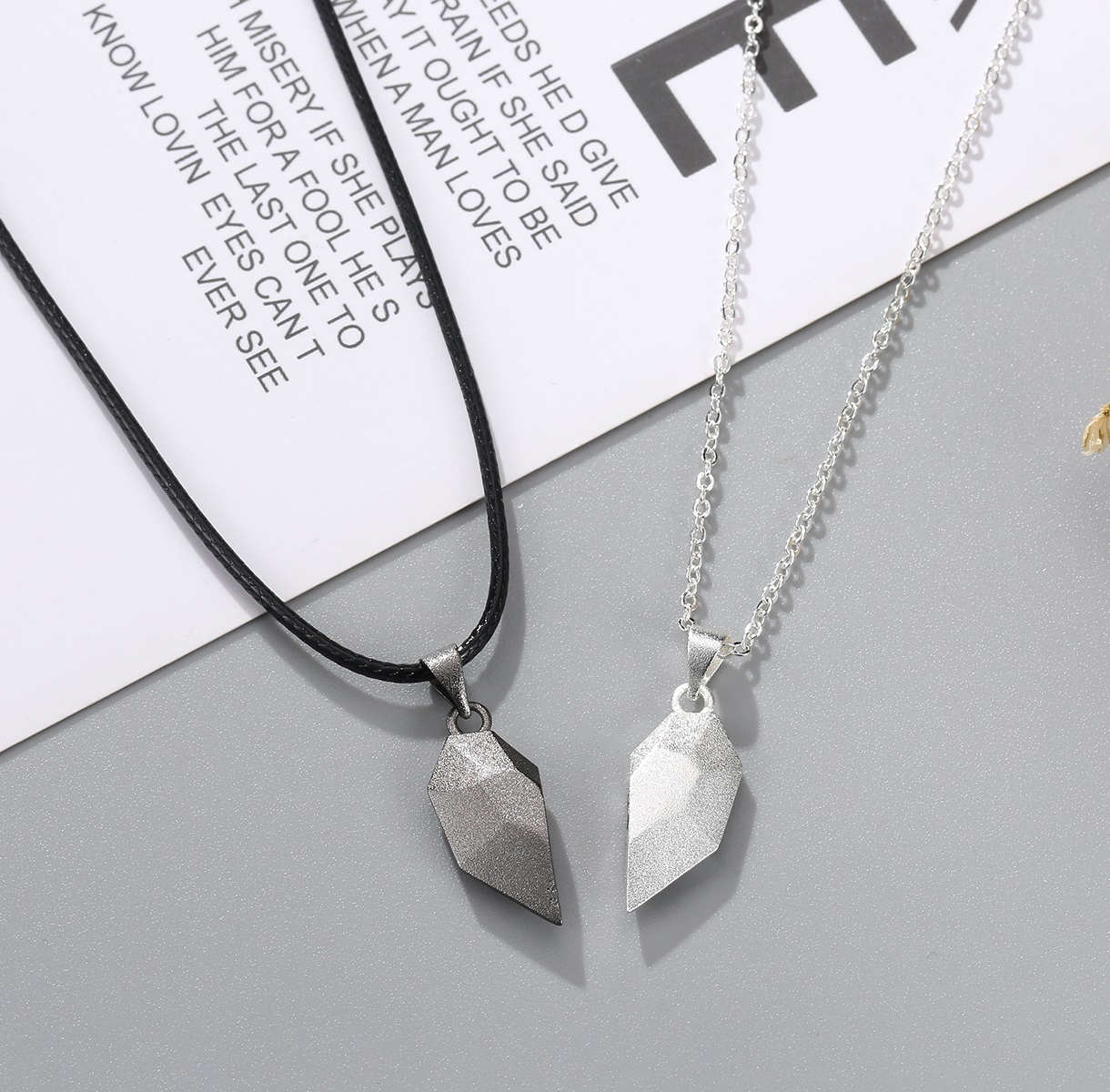 À Ma Petite Amie -Collier breloque Coeur 2 Lettres personnalisés Avec aimant pour Couple