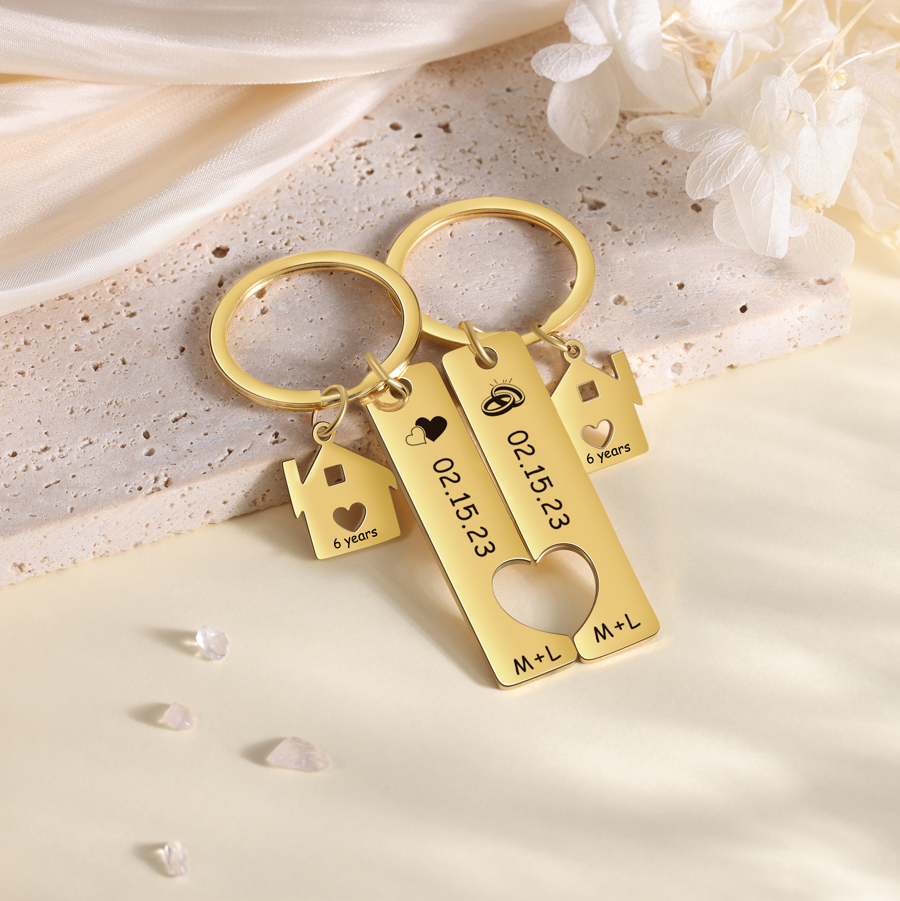 Porte-Clés 2 Lettres et 2 Dates Personnalisées avec 2 Textes pour Couple