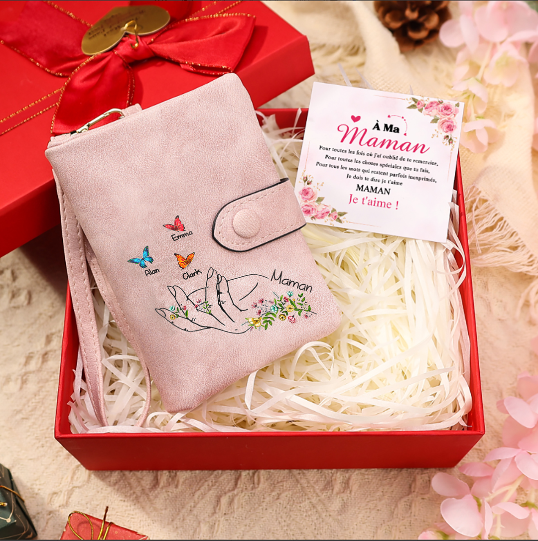 À Maman/Mamie Portefeuille Personnalisé Poudré avec 4 Prénoms et Papillons Porte-Monnaie Avec Coffret | Jessemade