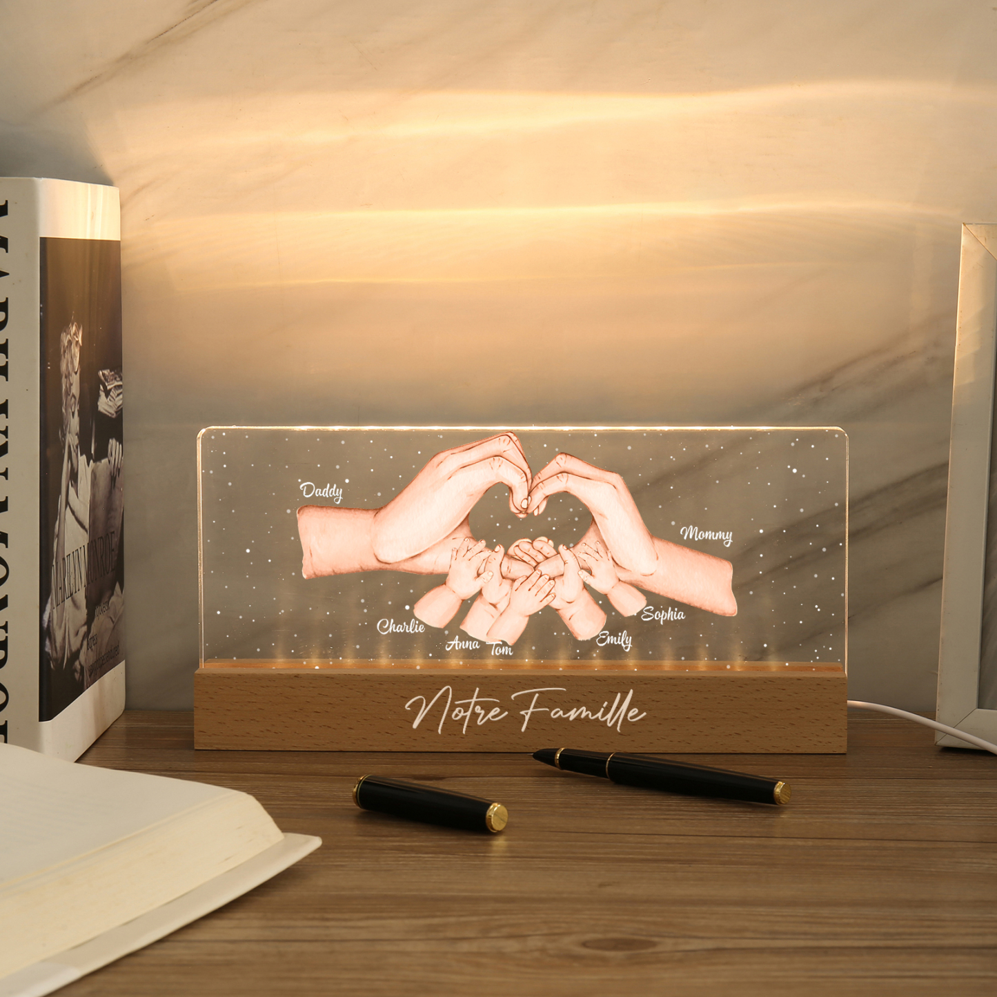 À ma Famille- Lampe de chevet LED la Main dans la Main 7 Prénoms Personnalisés avec Texte