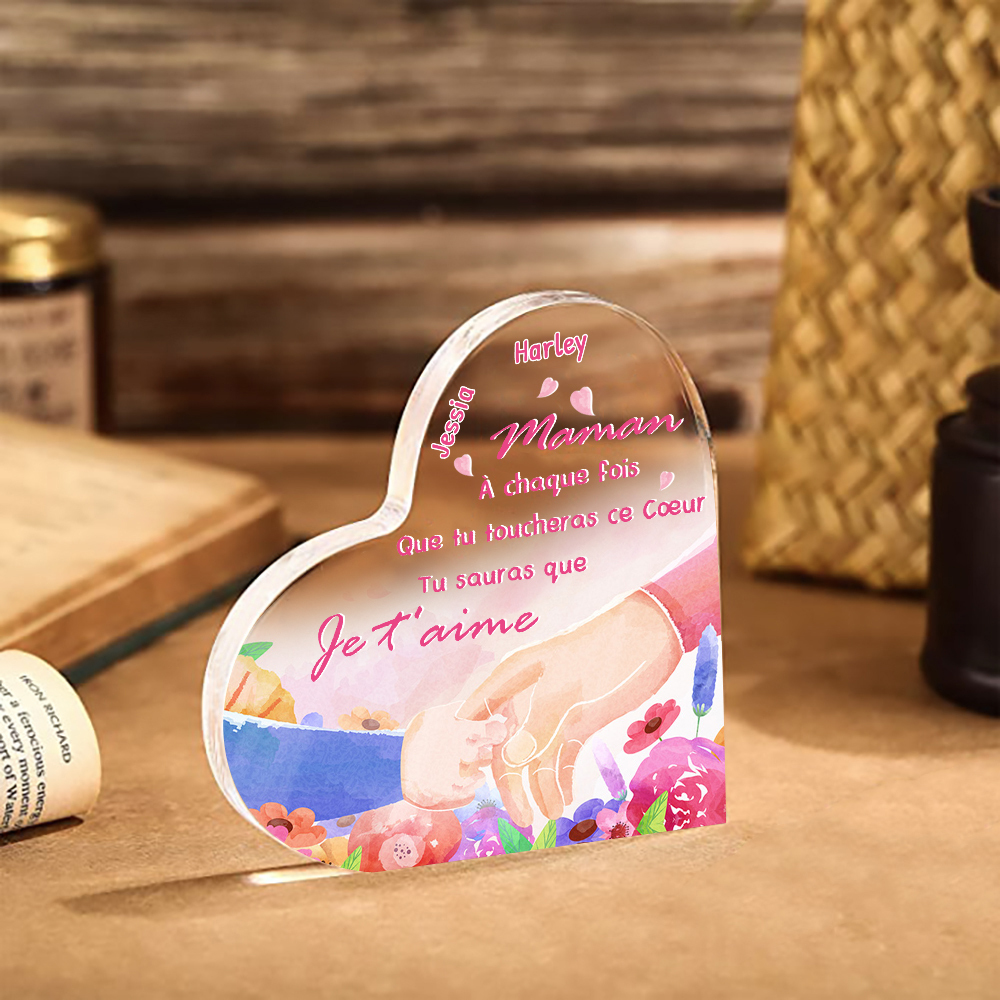 À ma Maman - Plaque Acrylique en Forme de Cœur 2 Prénoms Personnalisés la Mian dans la Main