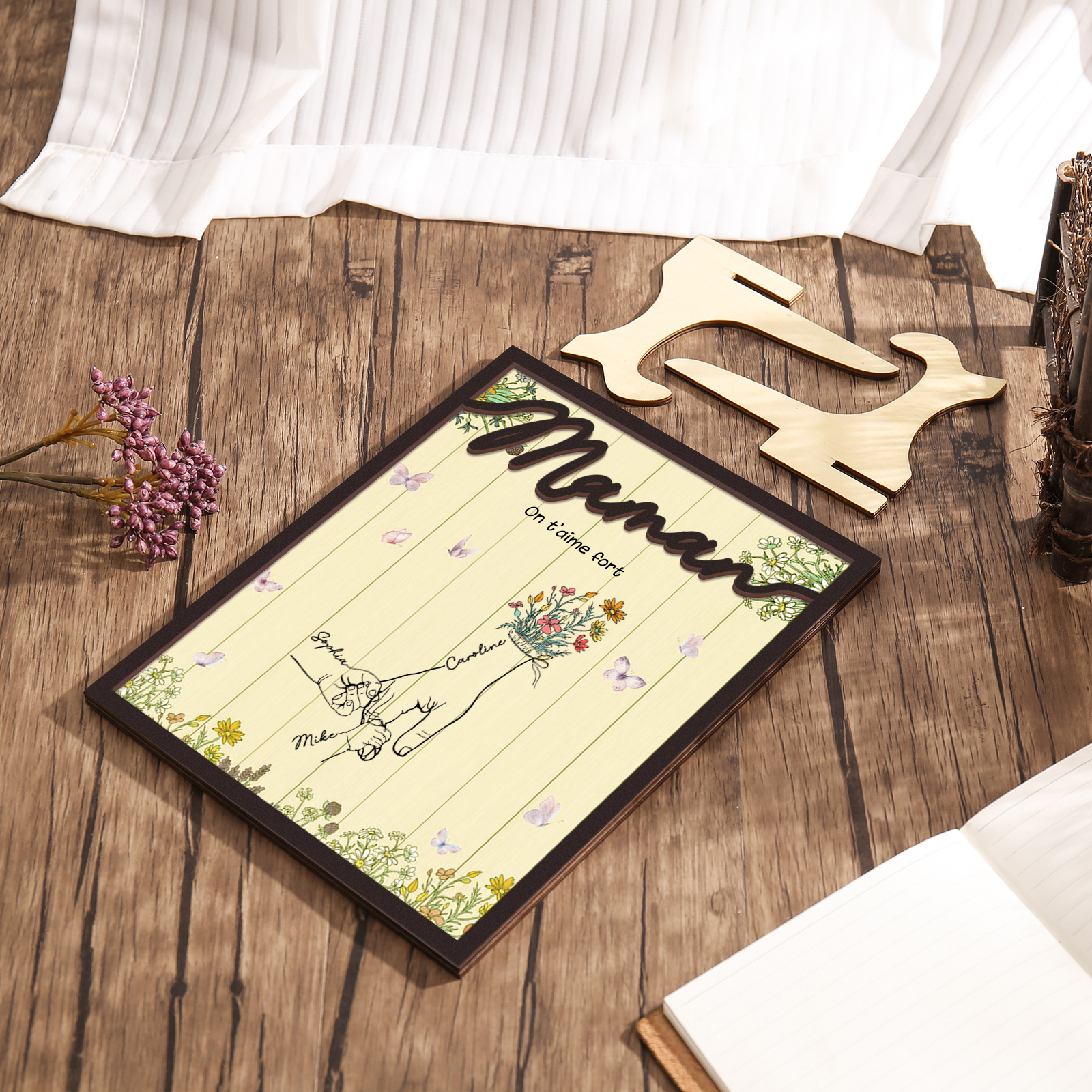 À Maman - Décoration en bois la Main dans la Main 3 Prénoms Personnalisés Ornement Famille