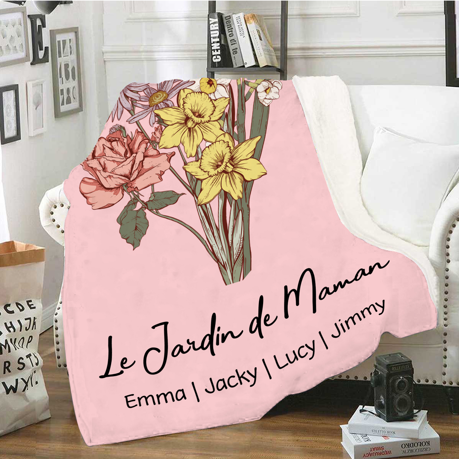 À ma Maman - Plaid Personnalisé avec 4 Prénoms et Fleurs de Naissance Couverture en Flanelle Blanc/Rose le jardin de Maman | Jessemade