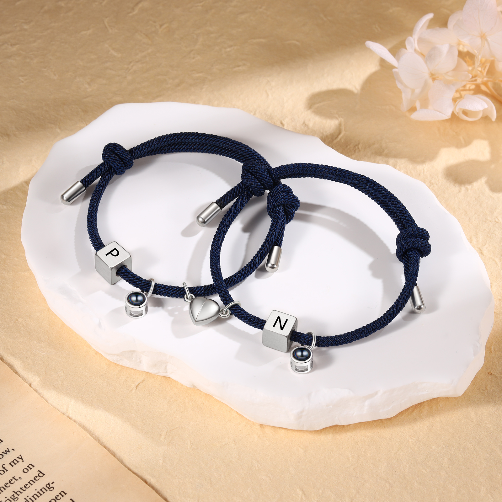 2PCS Bracelets Projection de Pierres 2 Lettres et 1 Photo Personnalisés Bracelets magnétiques pour Couple