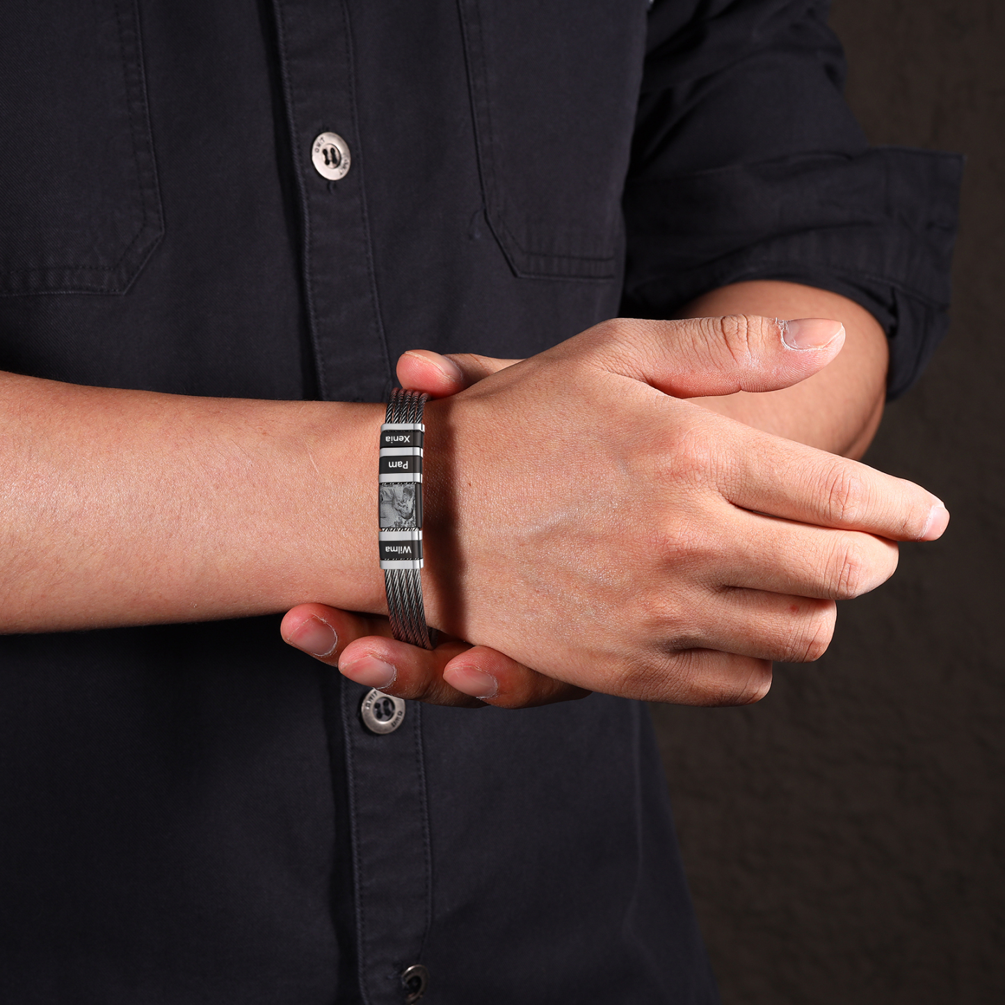 Bracelet Homme  Personnalisé avec Gravure de 4 Prénoms en Acier et Cuir - Cadeau Pour Homme | Jessemade