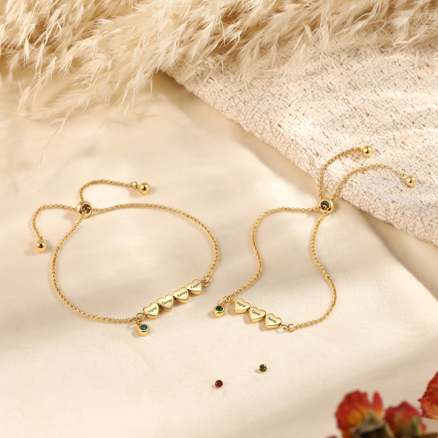 Bracelet Personnalisé à Cœurs Gravés avec 2 à 5 Prénoms et 1 Pierre de Naissance – Chaîne Réglable Dorée