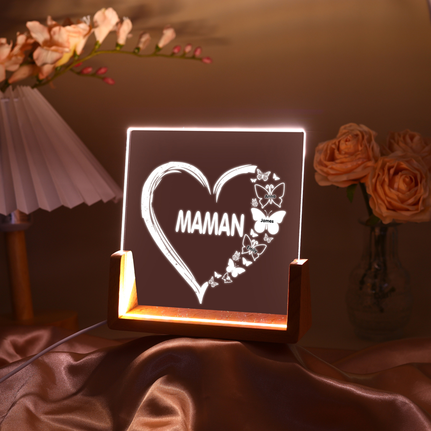 À Maman/Mamie - Lampe de chevet LED Cœur et Papillon 3 Prénoms Personnalisés avec Texte pour Famille