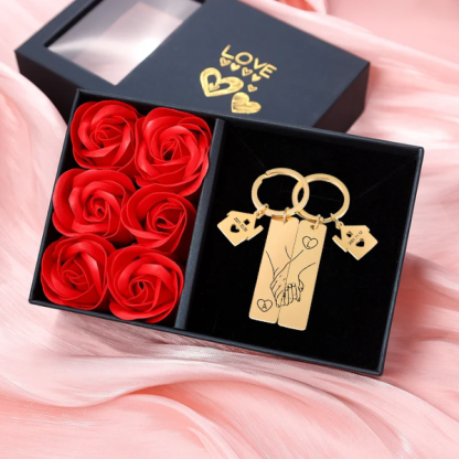 Porte-Clés la main dans la main 2 Lettres Personnalisées avec 2 Dates porte cles gravés