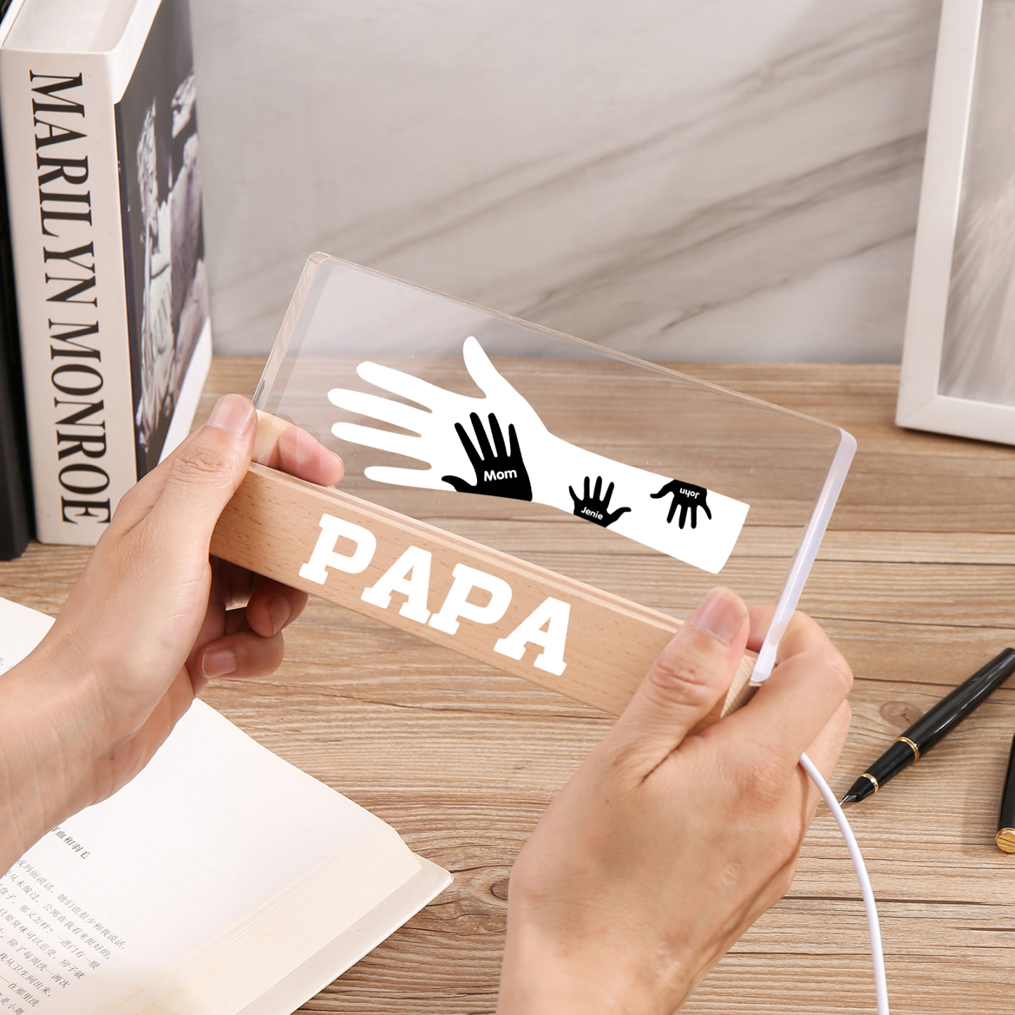 À Papa/Maman- Lampe de chevet LED Mains 3 Prénoms Personnalisés avec Texte pour Famille