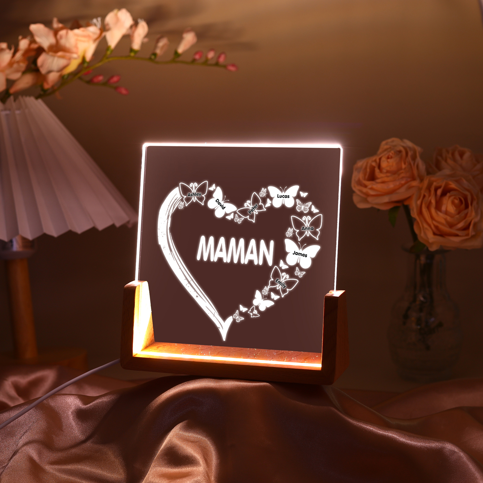À Maman/Mamie - Lampe de chevet LED Cœur et Papillon 7 Prénoms Personnalisés avec Texte pour Famille