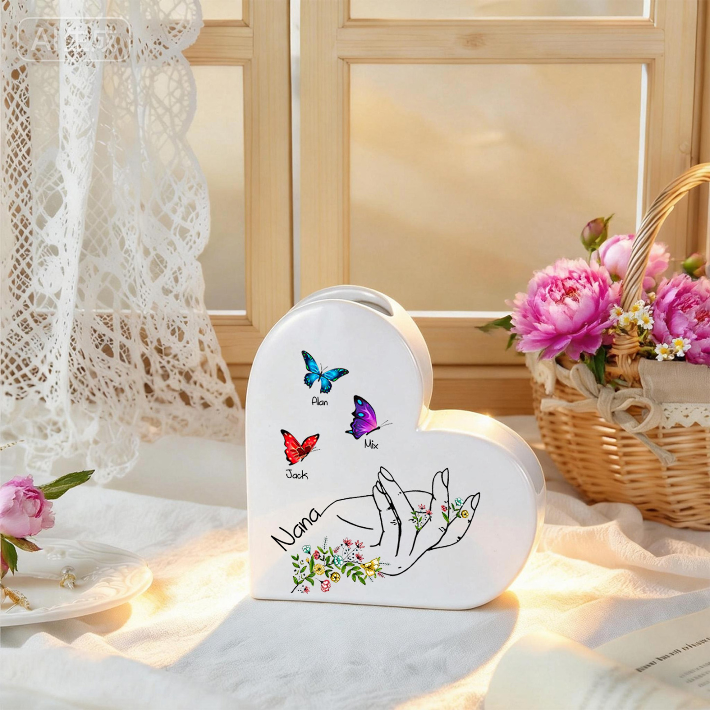 Vase Cœur en Céramique Personnalisé avec 2-8 Prénoms et Papillons