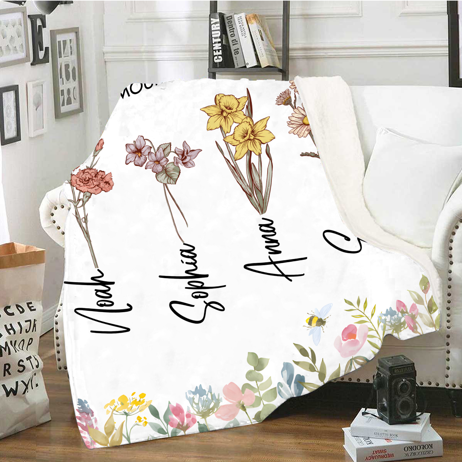 À ma Maman - Plaid Personnalisé avec 4 Prénoms et Fleurs de Naissance Couverture le jardin de Maman en Flanelle Blanc ou Rose | Jessemade