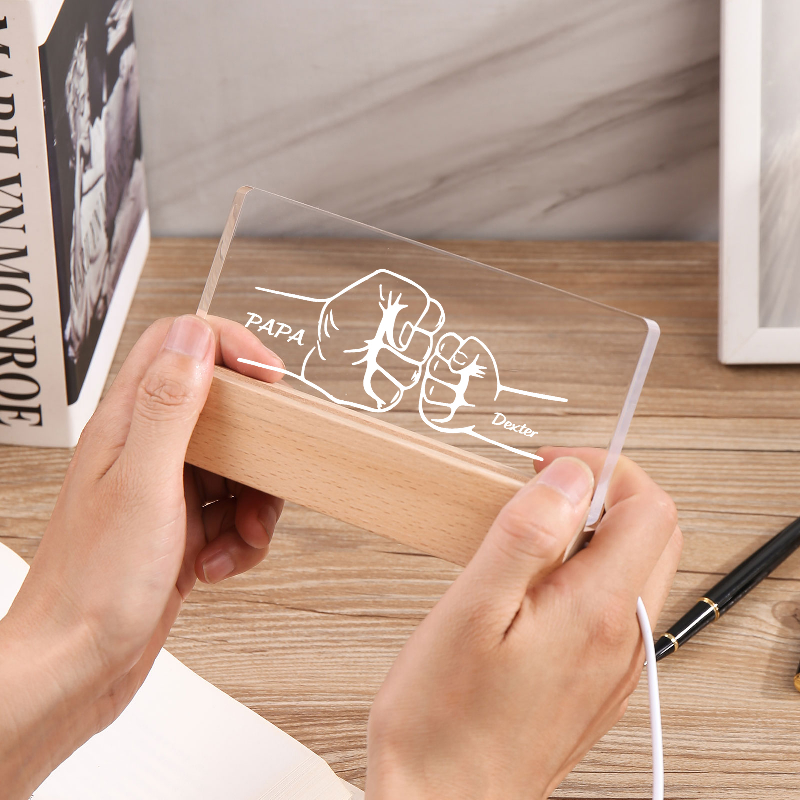 À mon Papa/Papi- Lampe de chevet LED Poings 2 Prénoms Personnalisés