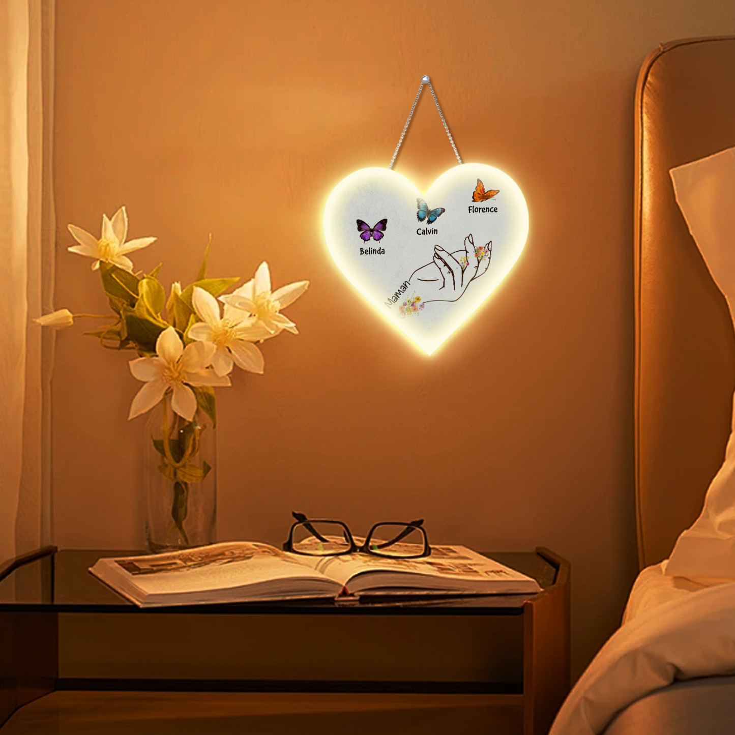 À Maman/Mamie - Veilleuse Cœur Décoration Main et Papillon 3 Prénoms Personnalisés avec 1 Texte