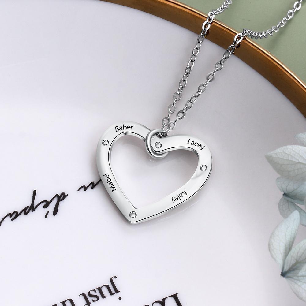 Collier Coeur Gravé Pour Famille Avec Diamant 4 Prénoms