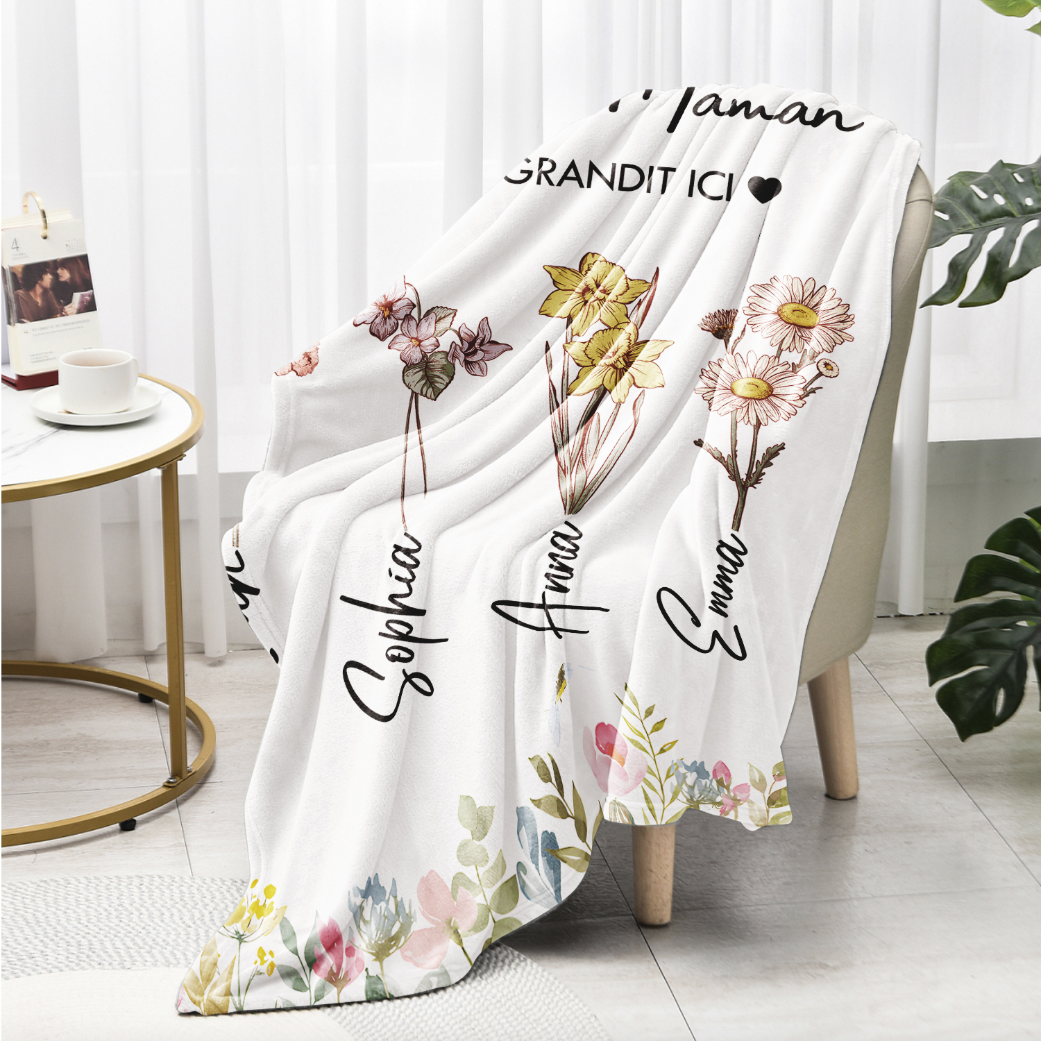 À ma Maman - Plaid Personnalisé avec 4 Prénoms et Fleurs de Naissance Couverture le jardin de Maman en Flanelle Blanc ou Rose | Jessemade