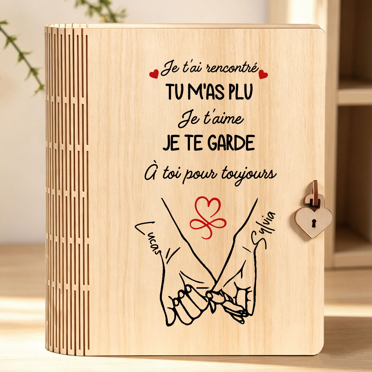 Boîte à souvenirs personnalisée en bois en forme de livre avec 2 prénoms, une date et un motif de petits doigts entrelacés, cadeau d’anniversaire de couple ou de Saint-Valentin pour votre partenaire