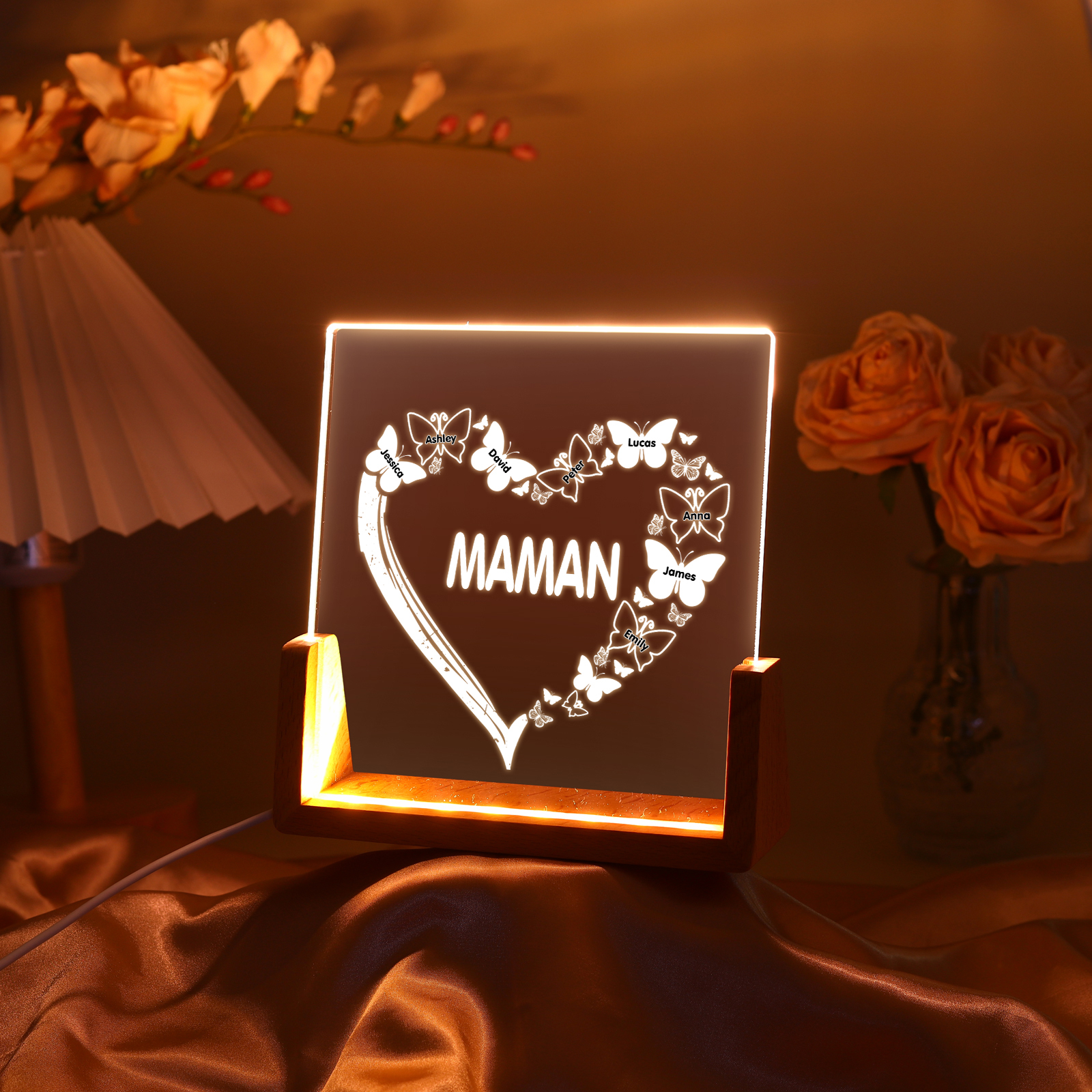 À Maman/Mamie - Lampe de chevet LED Cœur et Papillon 8 Prénoms Personnalisés avec Texte pour Famille