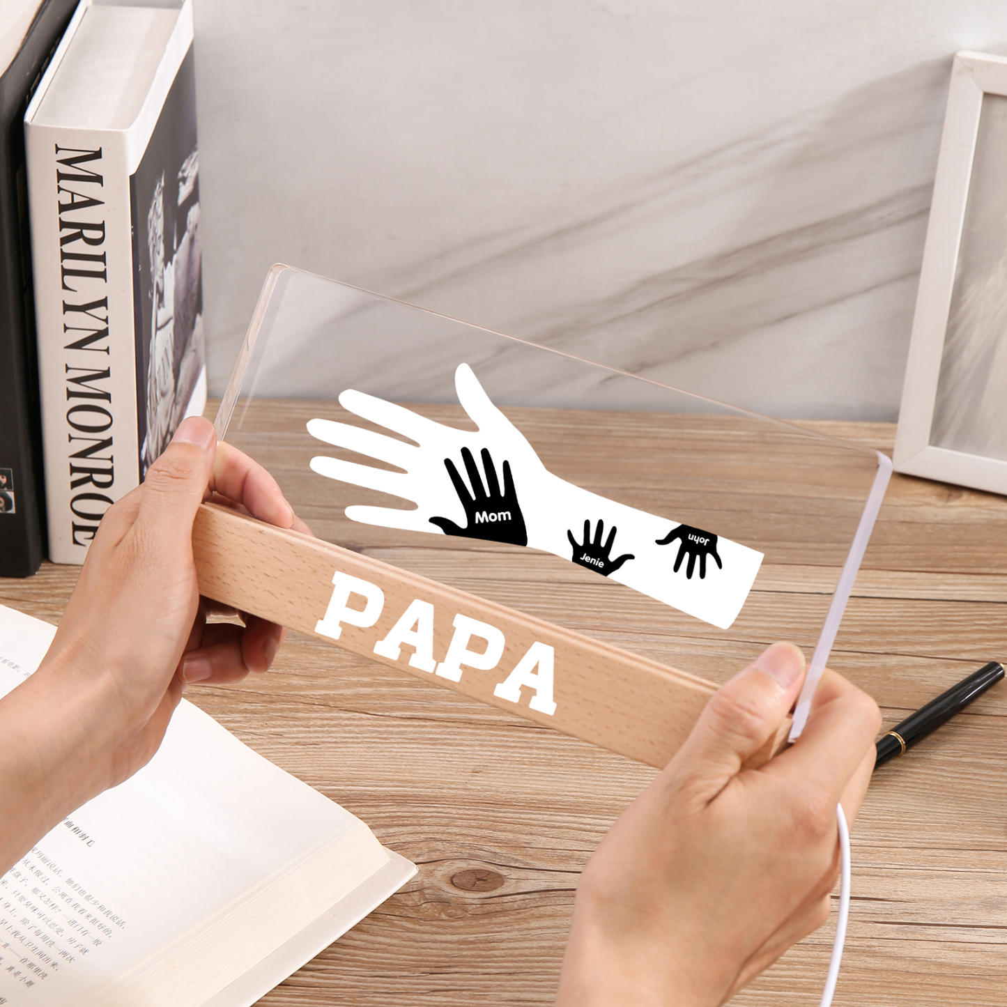 À Papa/Maman- Lampe de chevet LED Mains 3 Prénoms Personnalisés avec Texte pour Famille