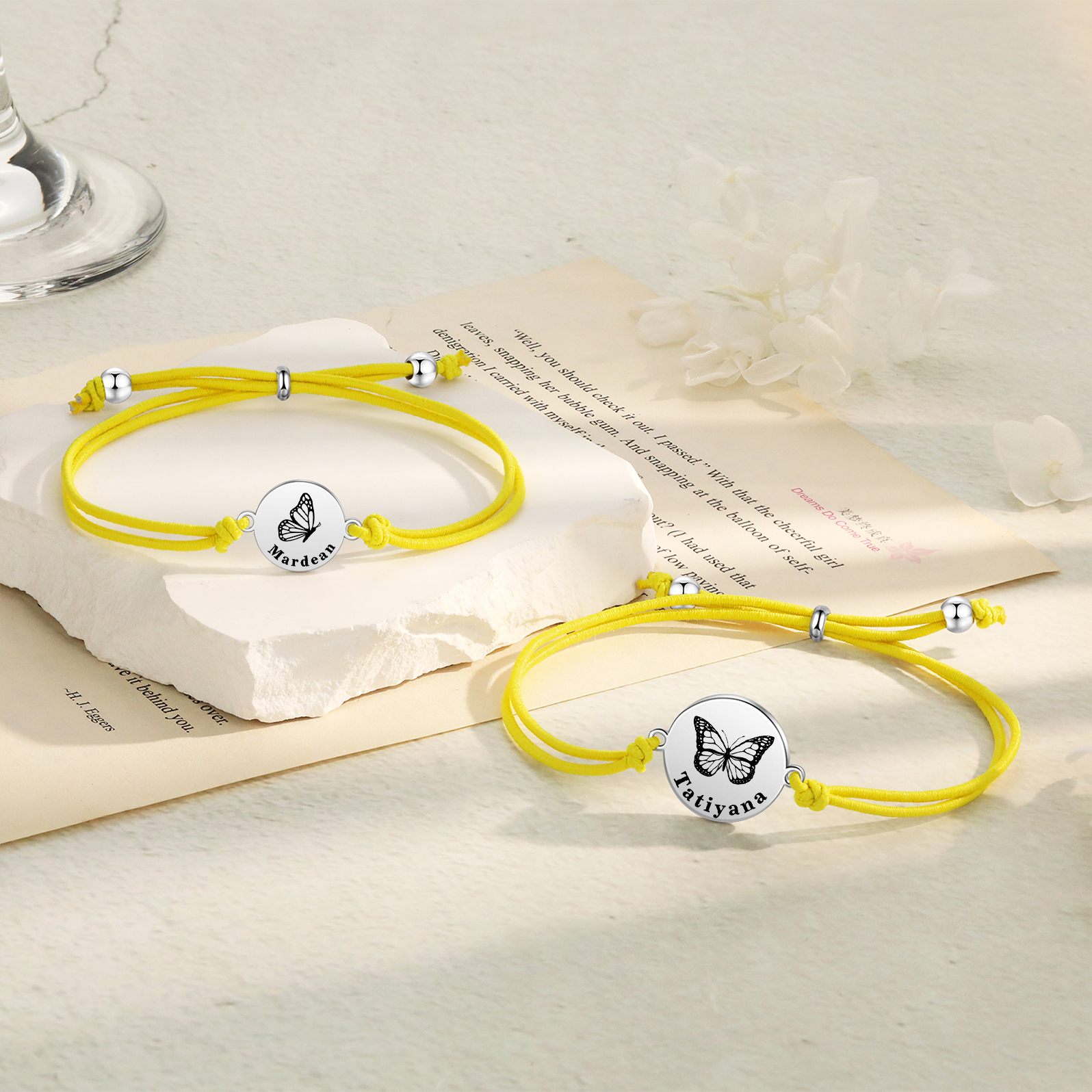 2PCS Ensemble de Bracelets Papillons 2 Prénoms Personnalisés Corde élastiques - Cadeau Rentrée Scolaire Premier jour d’école