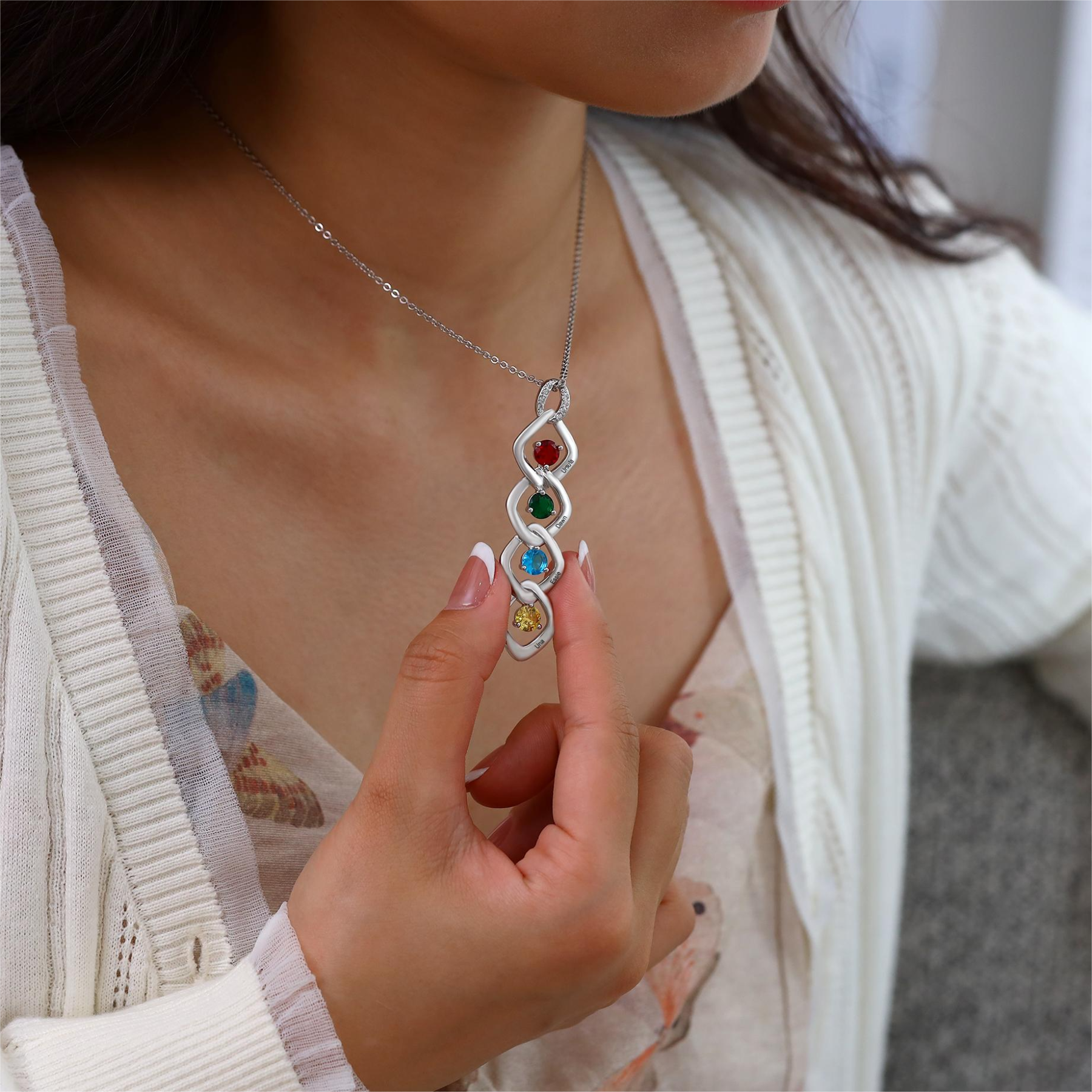 Collier Pendentif 4 Prénoms Personnalisés avec Pierre de naissance pour Femmes