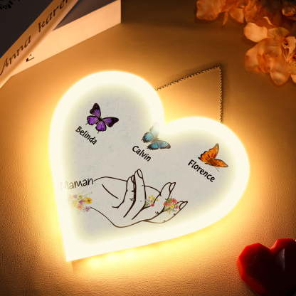 À Maman/Mamie - Veilleuse Cœur Décoration Main et Papillon 3 Prénoms Personnalisés avec 1 Texte