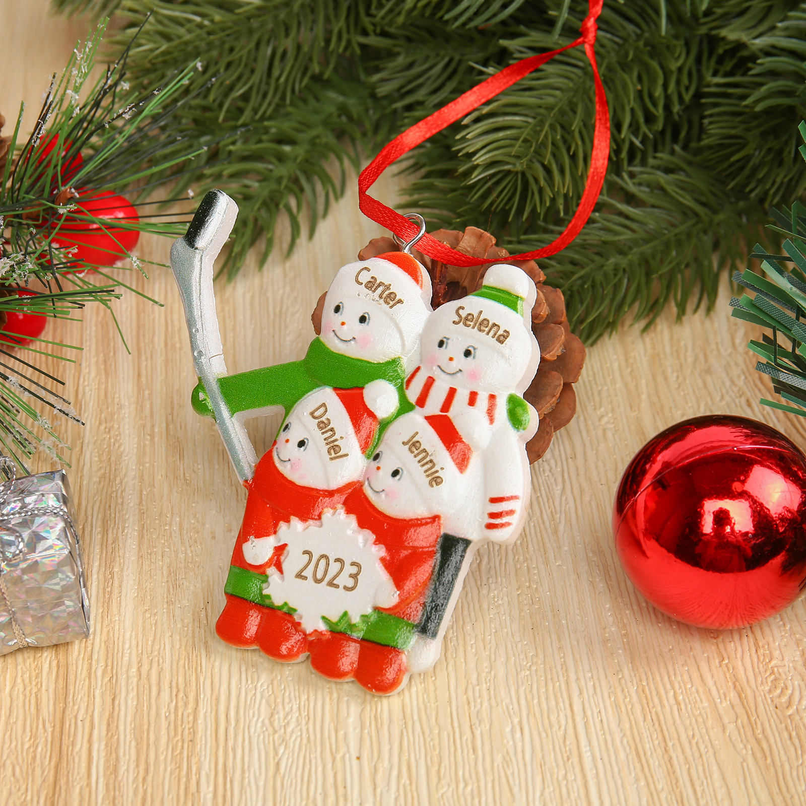 Ornements de Noël en Résine Bonhomme de Neige 4 Prénoms Personnalisés avec Année
