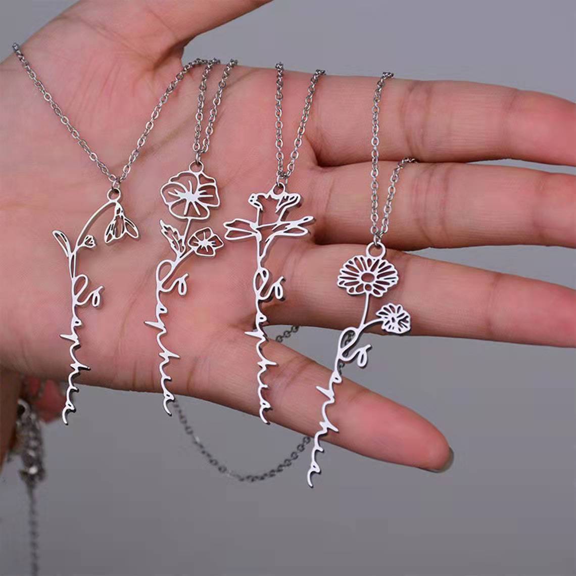 Collier prénom personnalisé 12 fleurs de naissance