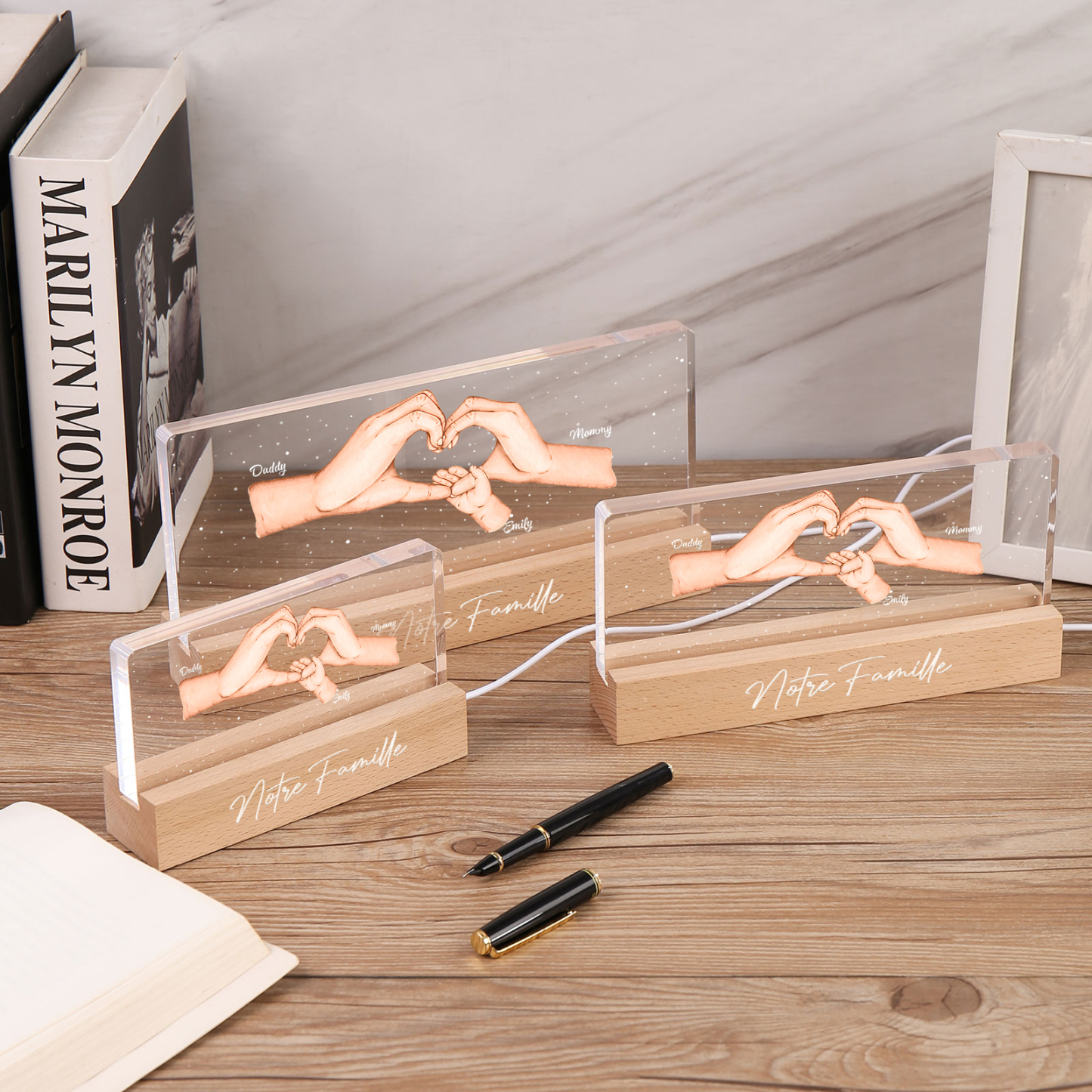 À ma Famille- Lampe de chevet LED la Main dans la Main 3 Prénoms Personnalisés avec Texte