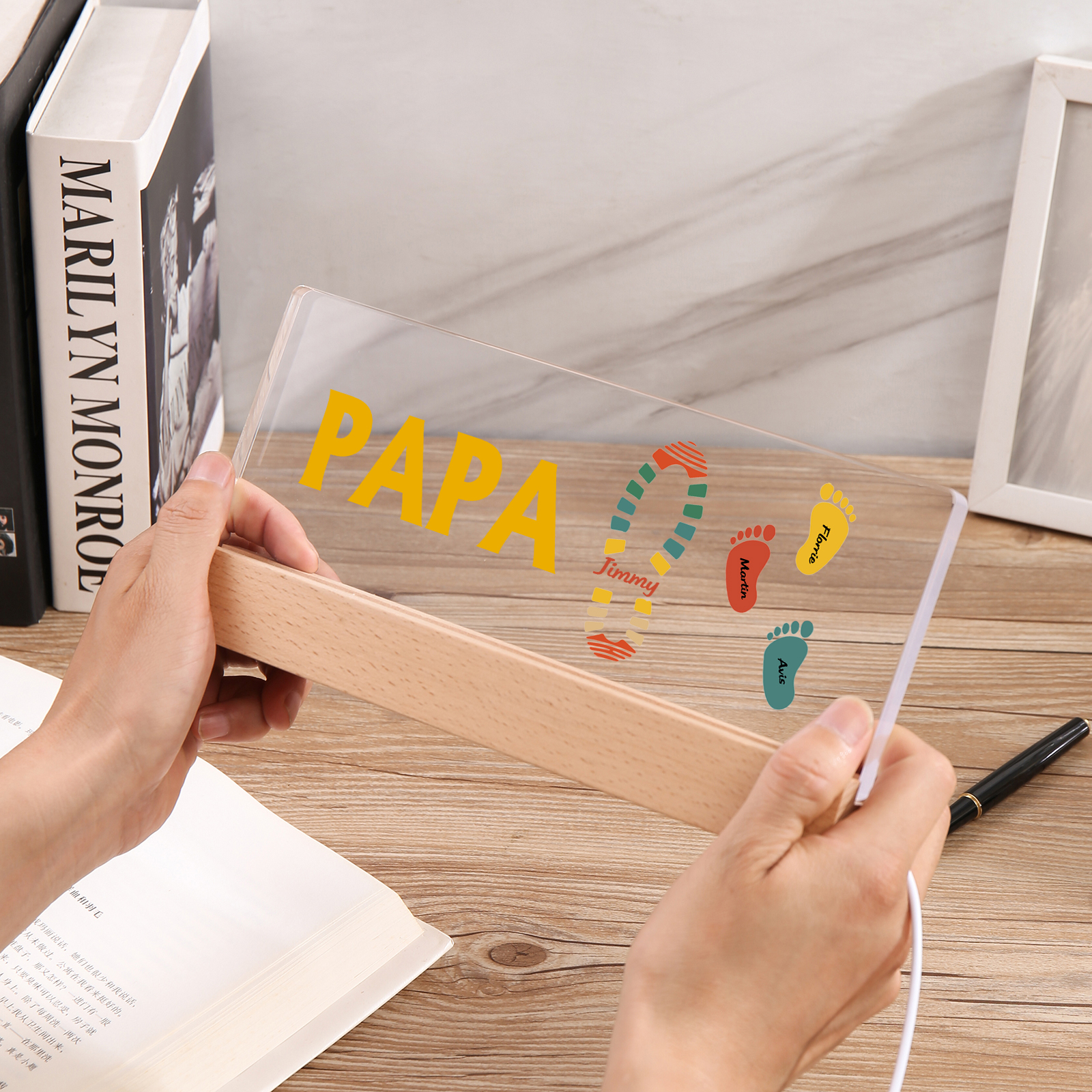 À mon Papa/Papi- Lampe de chevet LED Pieds Bébé 4 Prénoms Personnalisés avec Texte