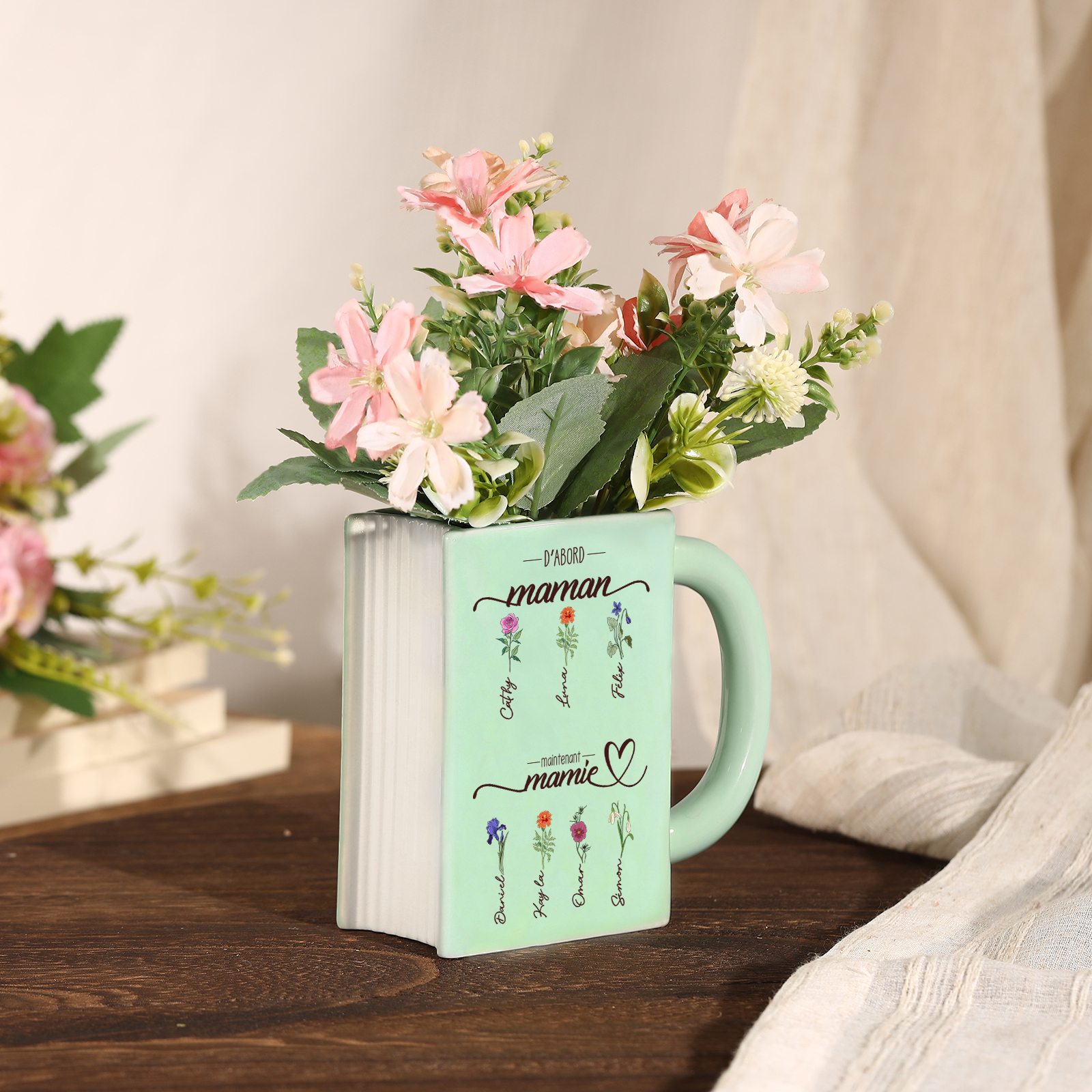 Vase Livre Personnalisé « D'abord Maman, Maintenant Mamie » avec 2 à 10 Prénoms et Fleurs de Naissance