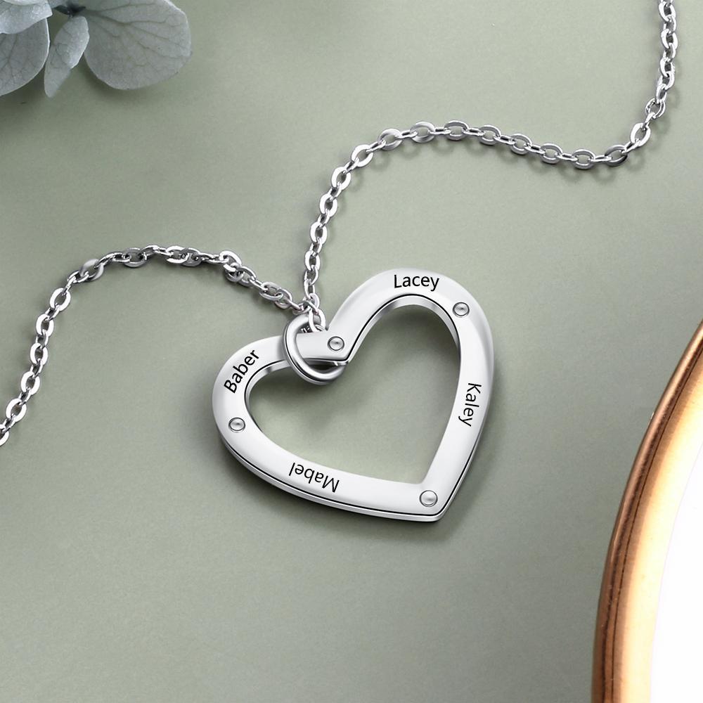 Collier Coeur Gravé Pour Famille Avec Diamant 4 Prénoms