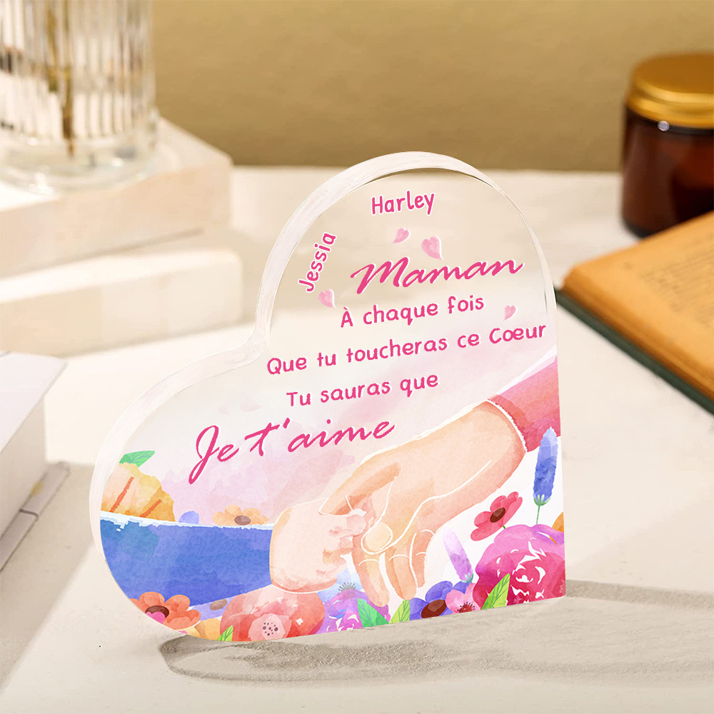 À ma Maman - Plaque Acrylique en Forme de Cœur 2 Prénoms Personnalisés la Mian dans la Main