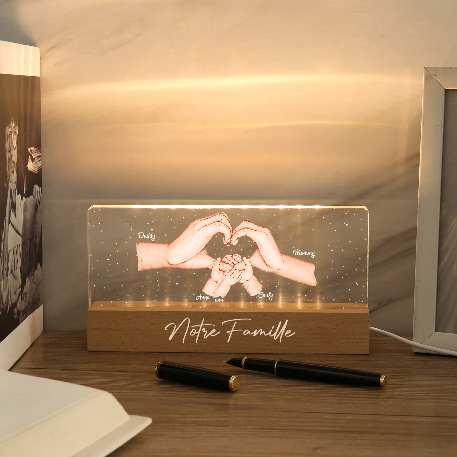 À ma Famille- Lampe de chevet LED la Main dans la Main 5 Prénoms Personnalisés avec Texte