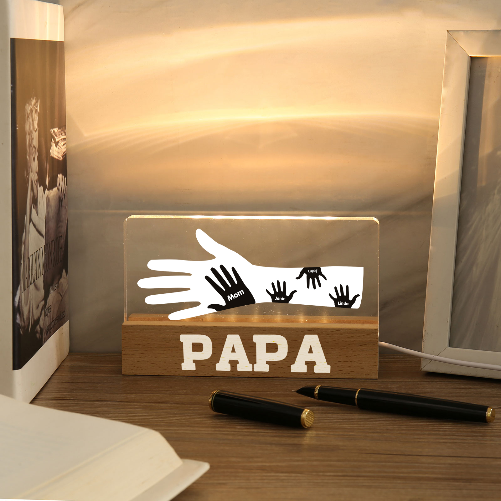 À Papa/Maman- Lampe de chevet LED Mains 4 Prénoms Personnalisés avec Texte pour Famille