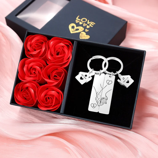 Porte-Clés la main dans la main 2 Lettres Personnalisées avec 2 Dates porte cles gravés