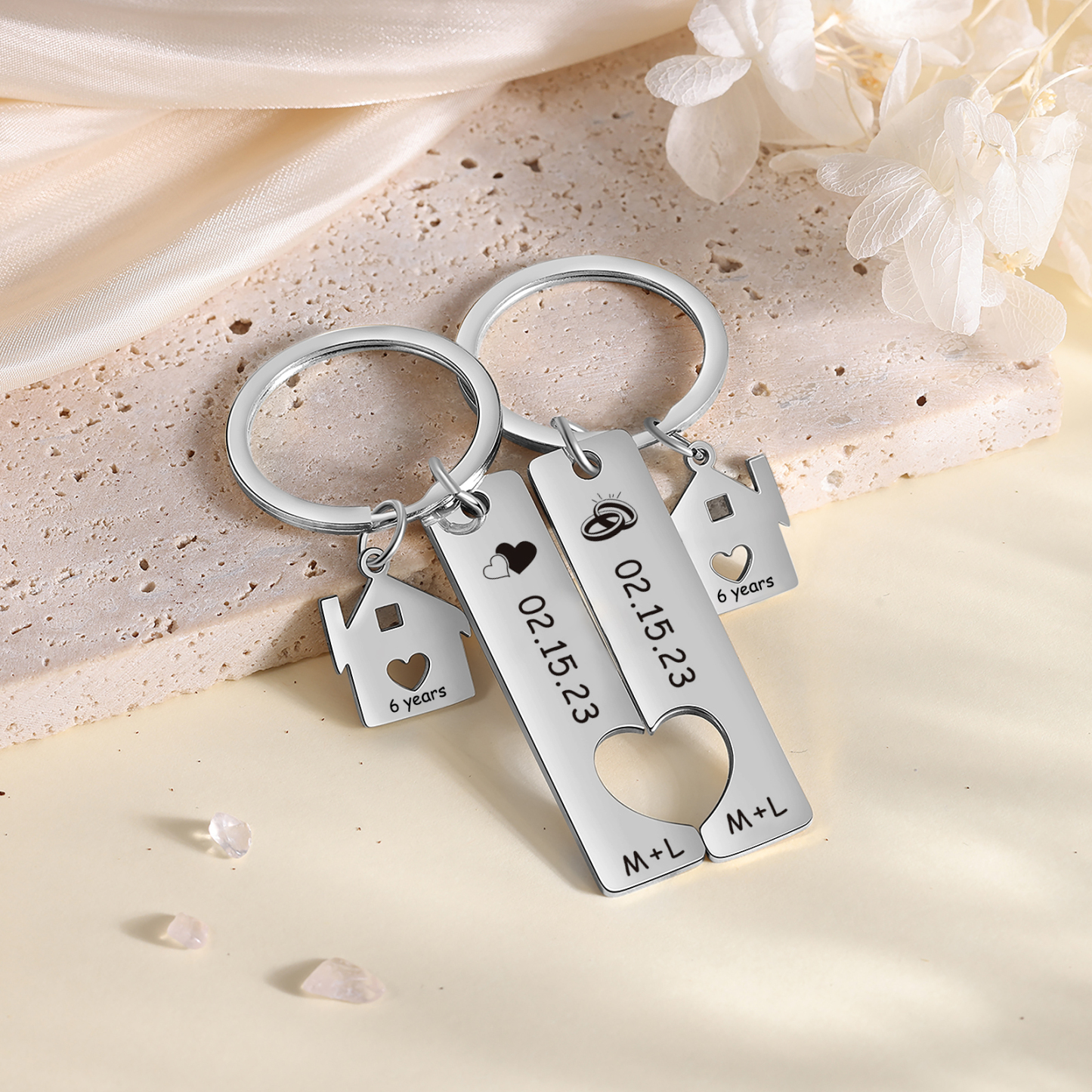 Porte-Clés 2 Lettres et 2 Dates Personnalisées avec 2 Textes pour Couple
