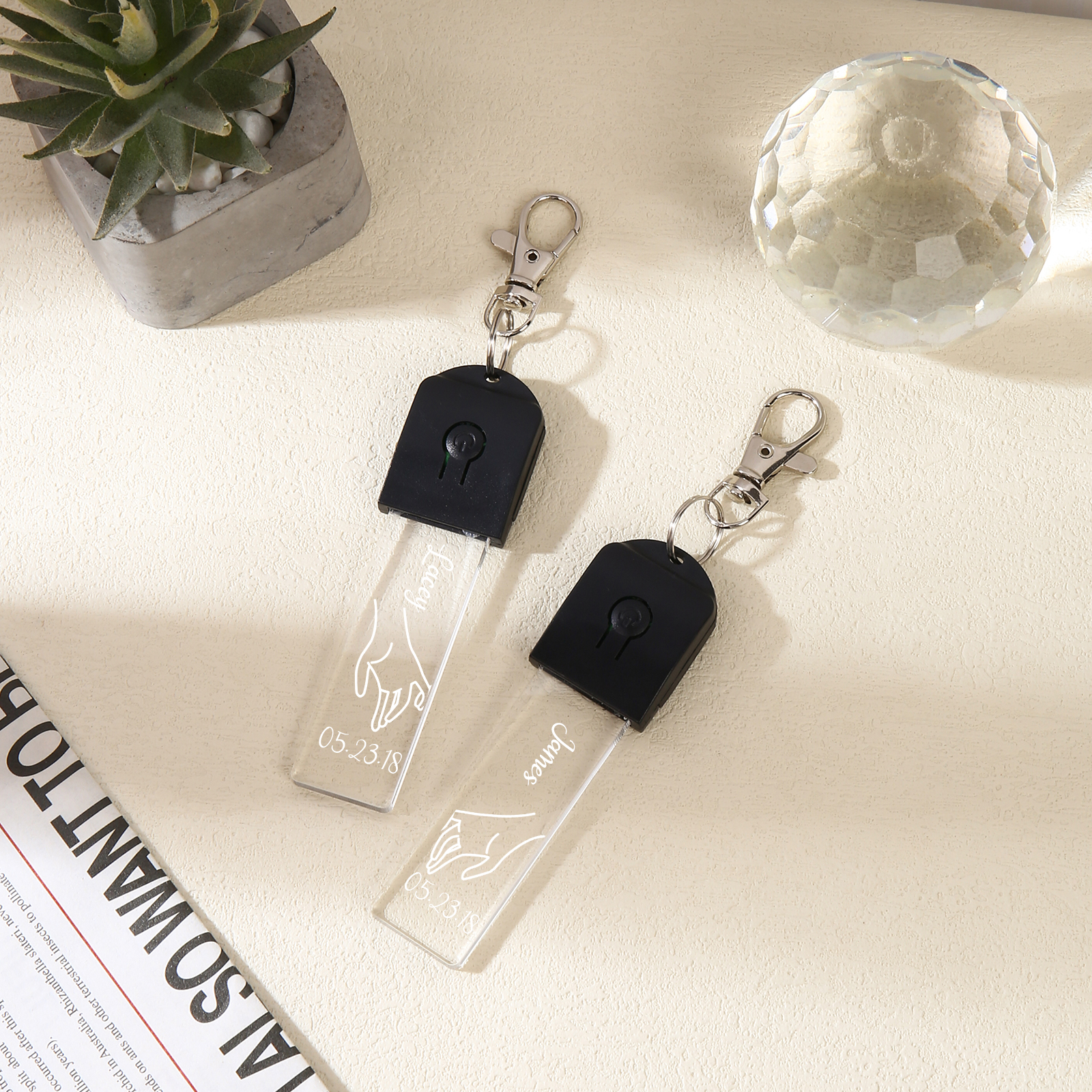 2PCS Porte-Clés 2 Prénoms Personnalisés avec Date pour Couple Porte-Clés lumières colorées