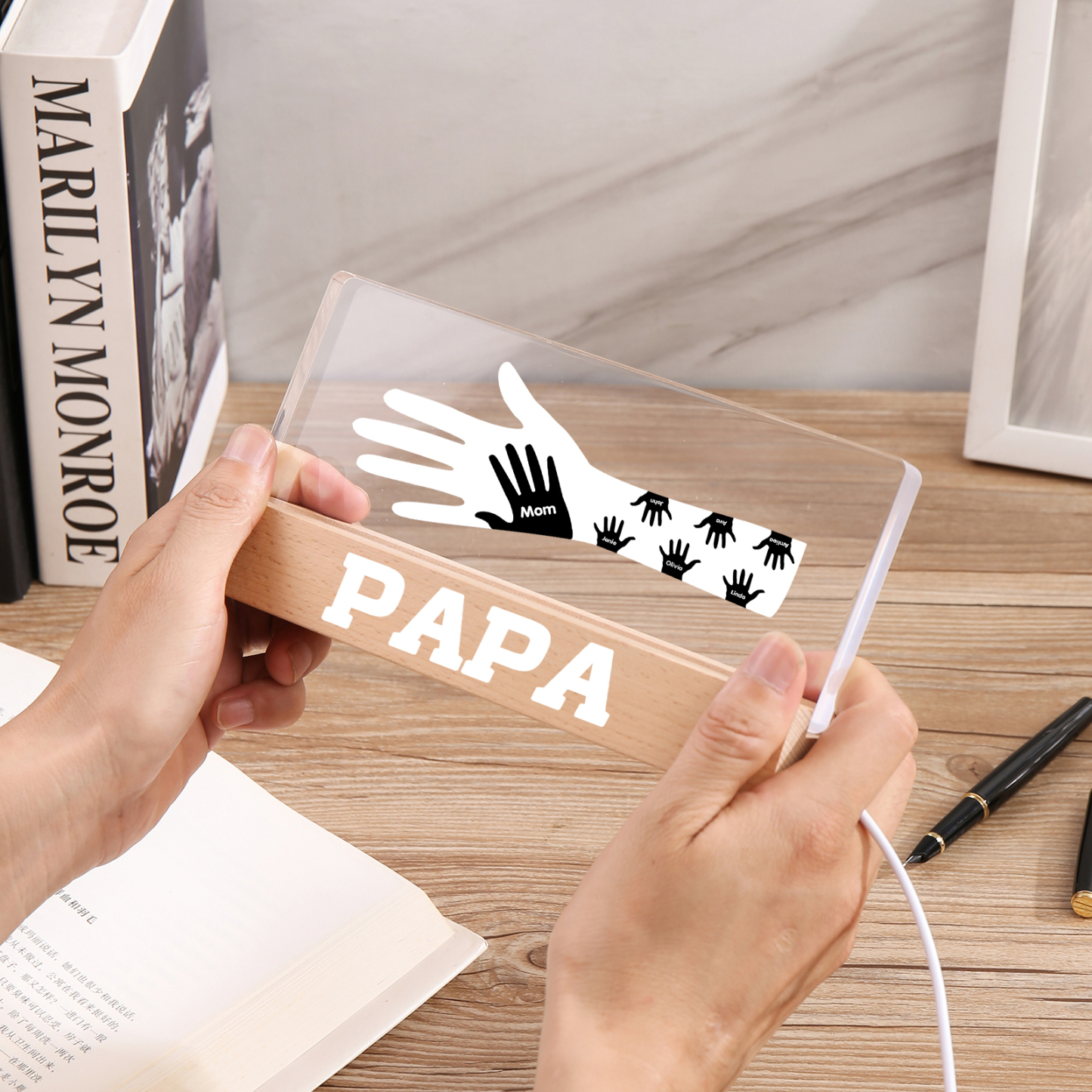 À Papa/Maman- Lampe de chevet LED Mains 7 Prénoms Personnalisés avec Texte pour Famille