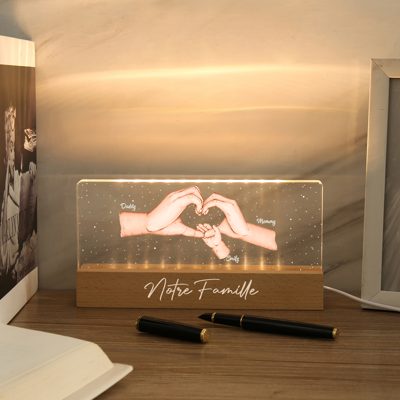 À ma Famille- Lampe de chevet LED la Main dans la Main 3 Prénoms Personnalisés avec Texte