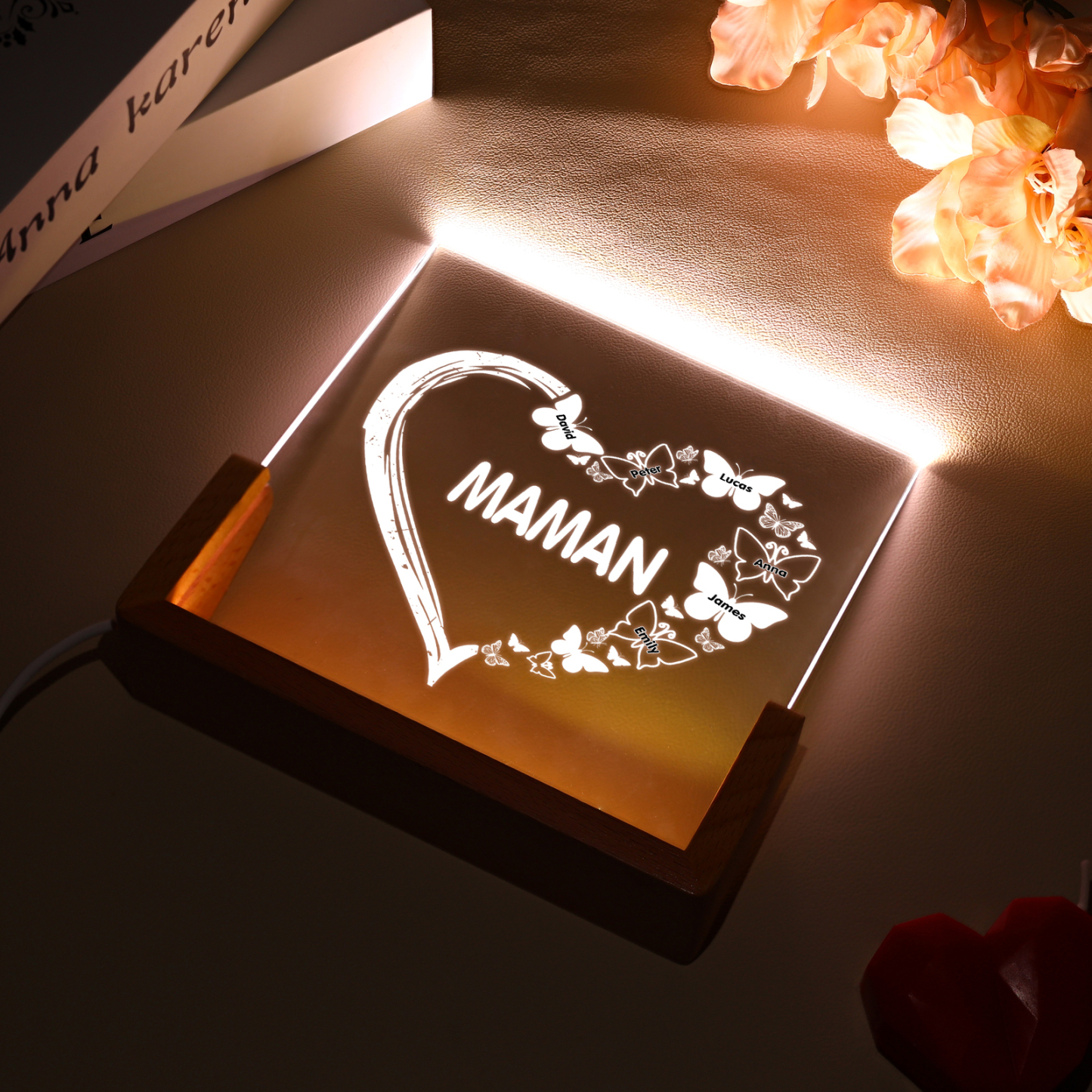À Maman/Mamie - Lampe de chevet LED Cœur et Papillon 6 Prénoms Personnalisés avec Texte pour Famille