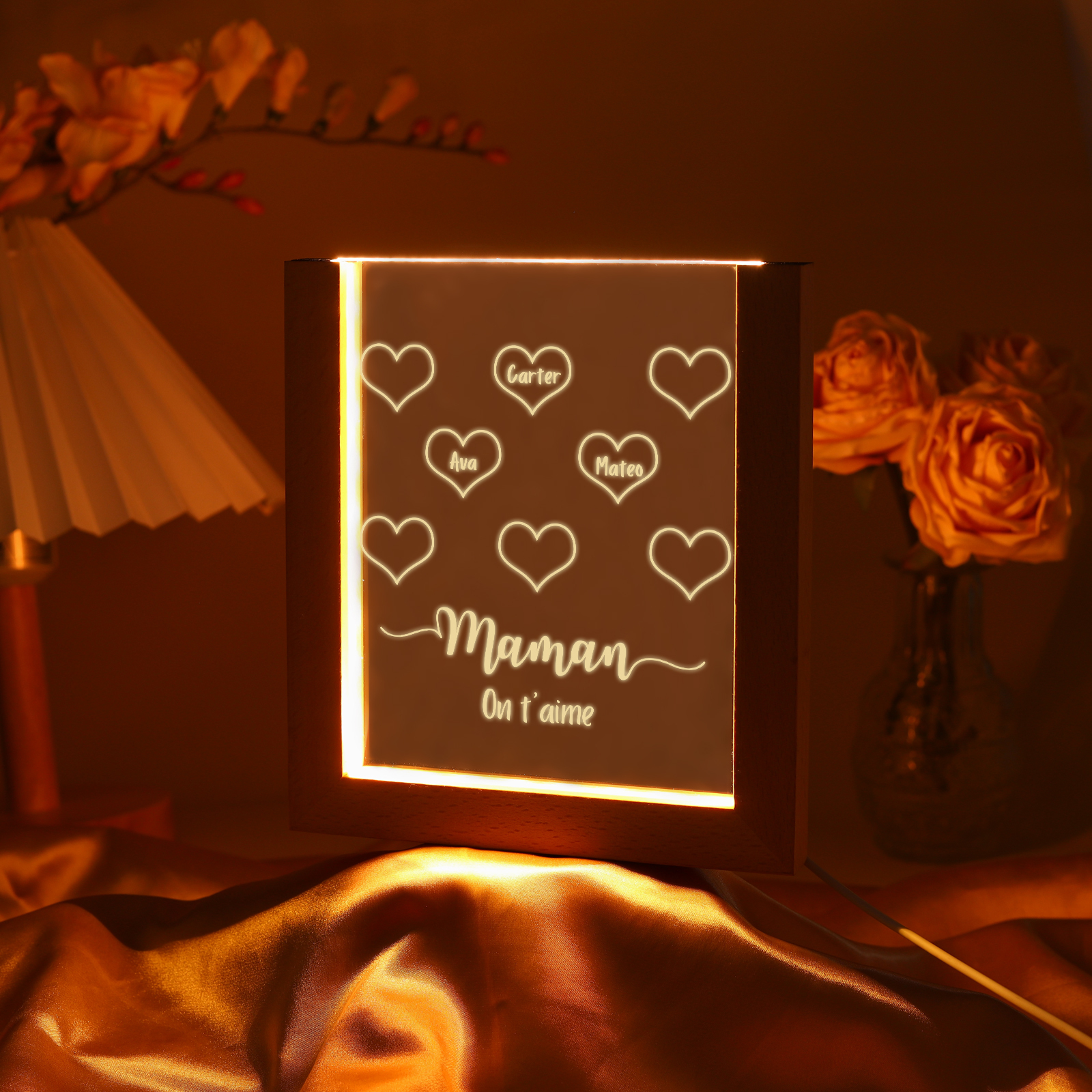 À Maman/Mamie - Lampe de chevet LED Cœurs 3 Prénoms Personnalisés avec 1 Texte