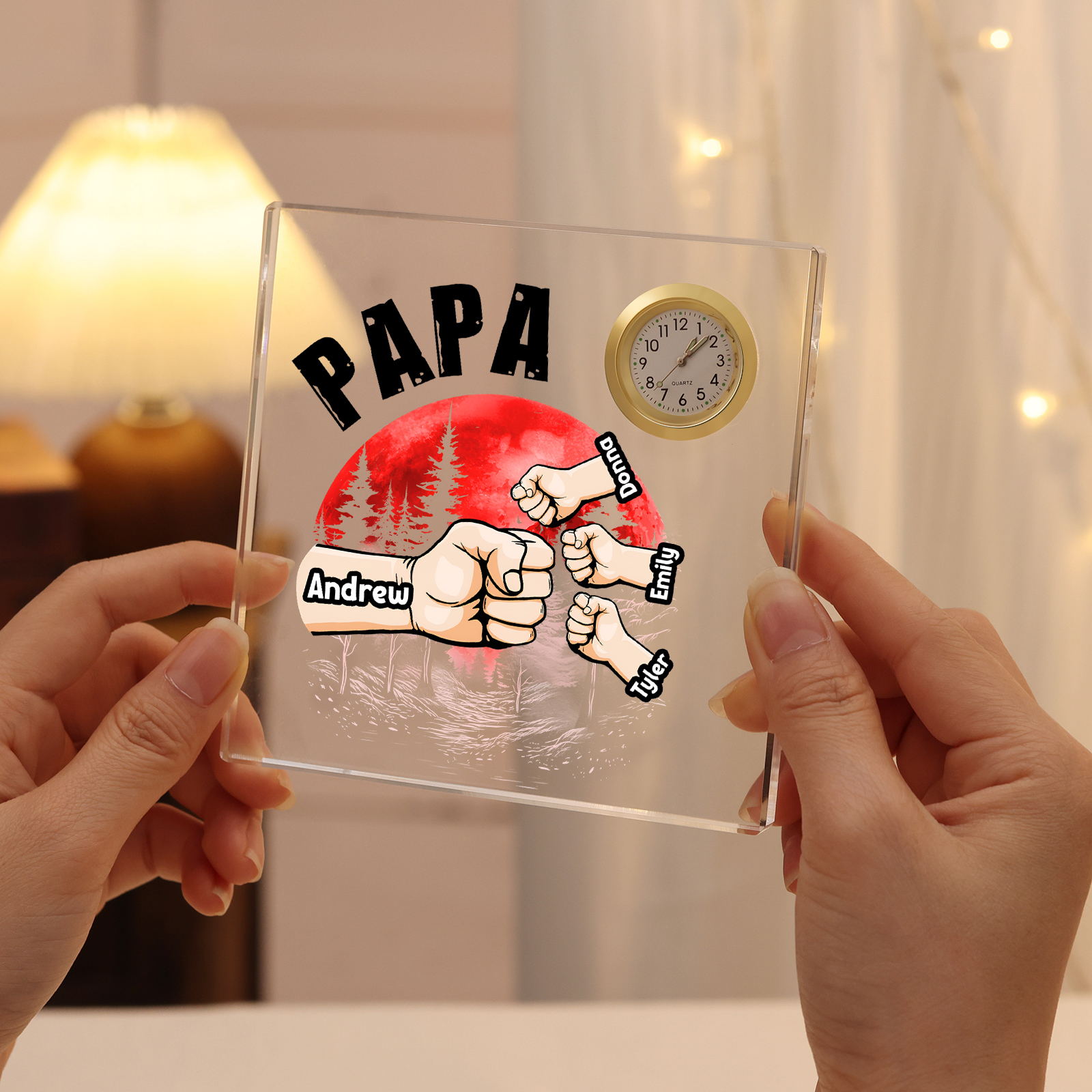 À Papa/Papi - Plaque Acrylique Poings Carré avec Horloge 4 Prénoms et 1 Texte Personnalisés
