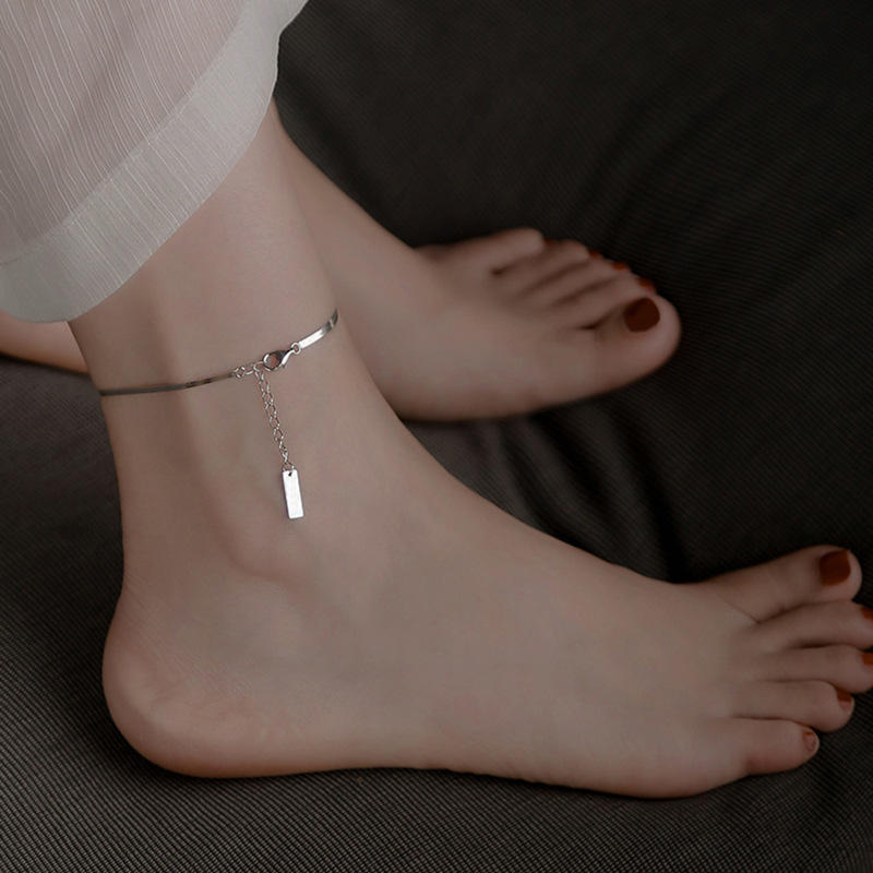 Bracelet de Cheville Minimaliste Argenté avec Pendentif Rectangulaire | Jessemade