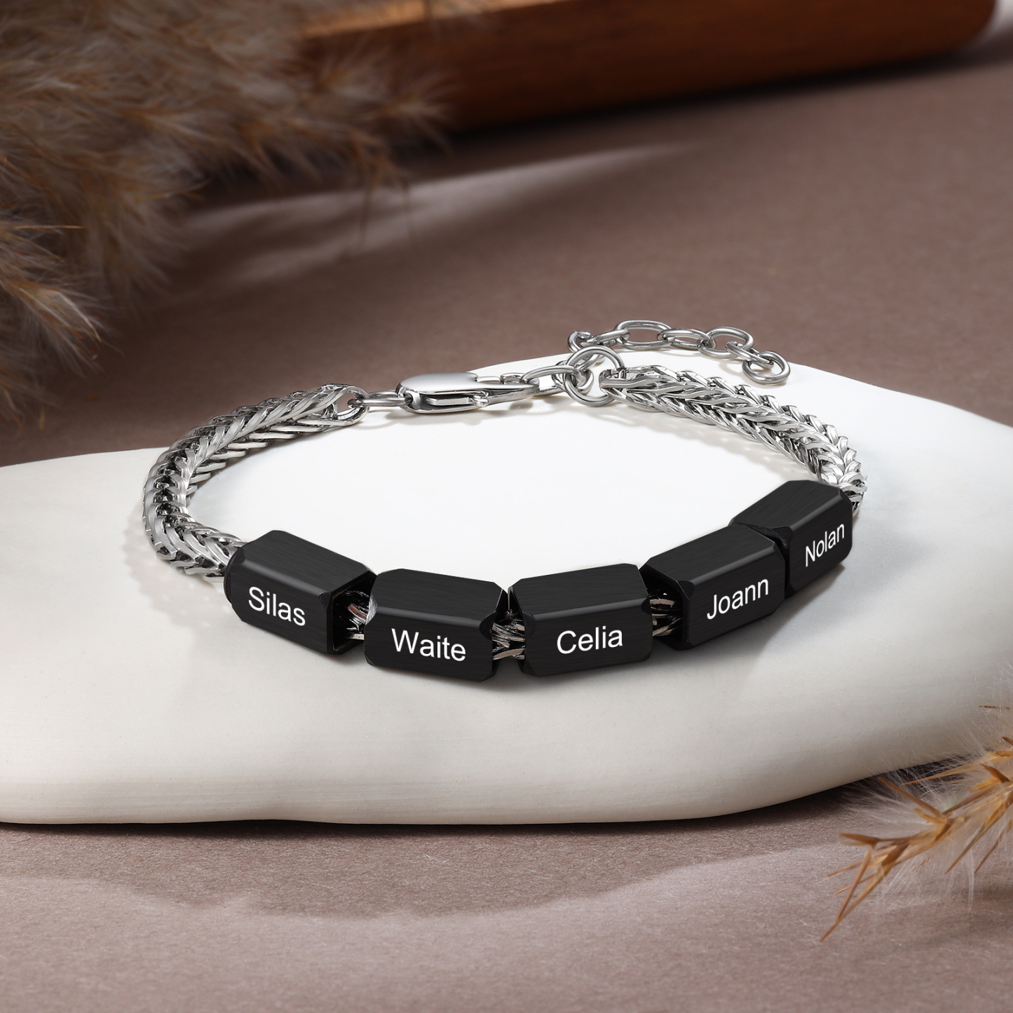 Bracelet personnalisé avec 5 Prénoms gravés en Acier Inoxydable - Cadeau pour Homme  | Jessemade