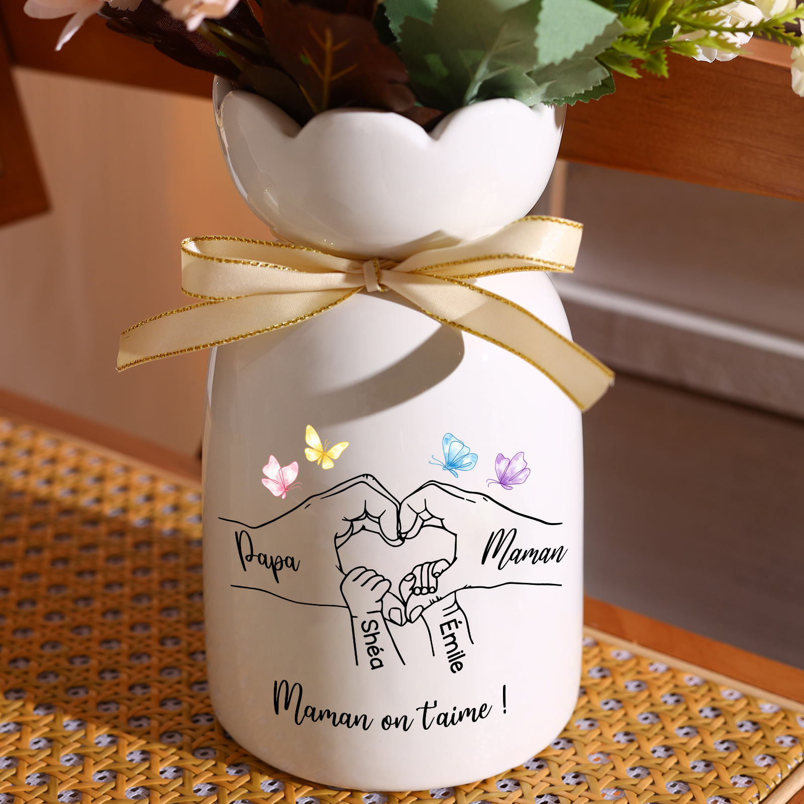 Vase à fleurs en céramique personnalisé motif famille main dans la main, personnalisable avec 3 à 8 Prénoms